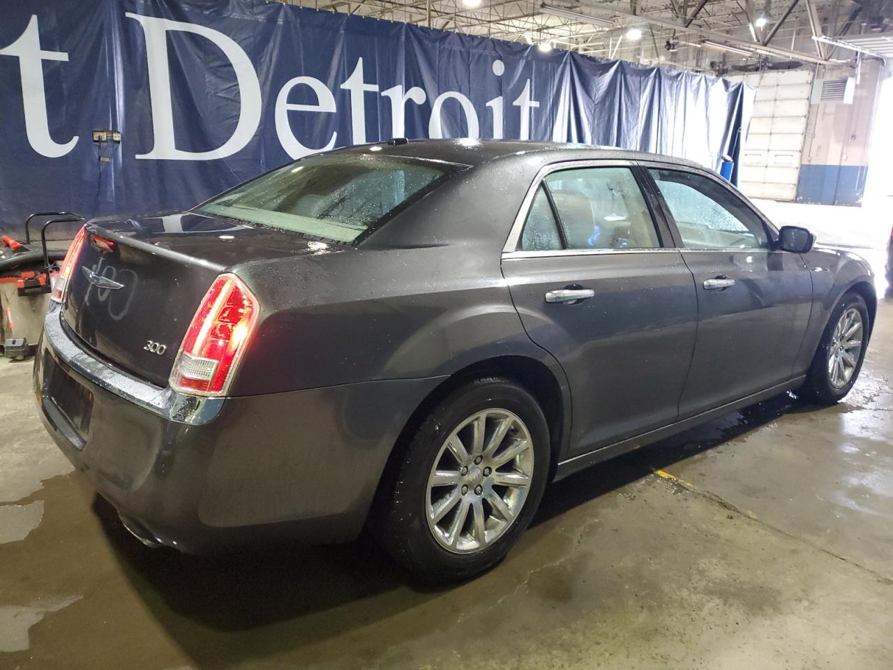 Photo 2 VIN: 2C3CCAET0DH674037 - CHRYSLER 300 