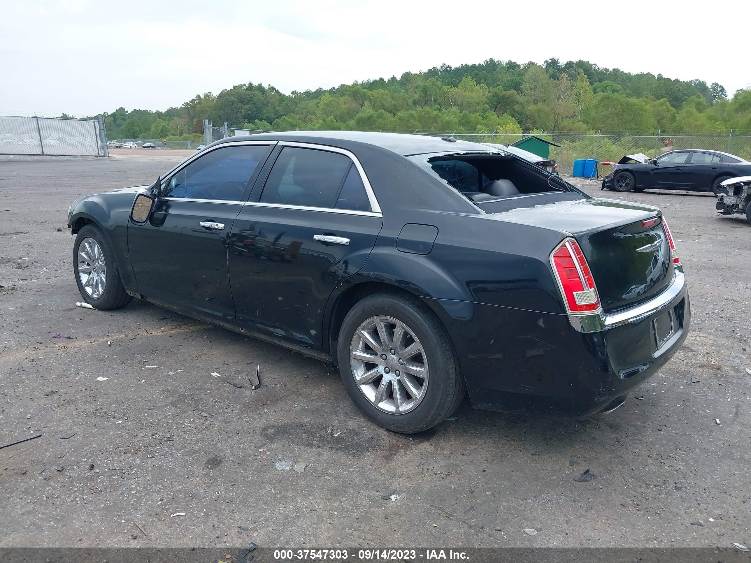 Photo 2 VIN: 2C3CCAET4DH650243 - CHRYSLER 300 