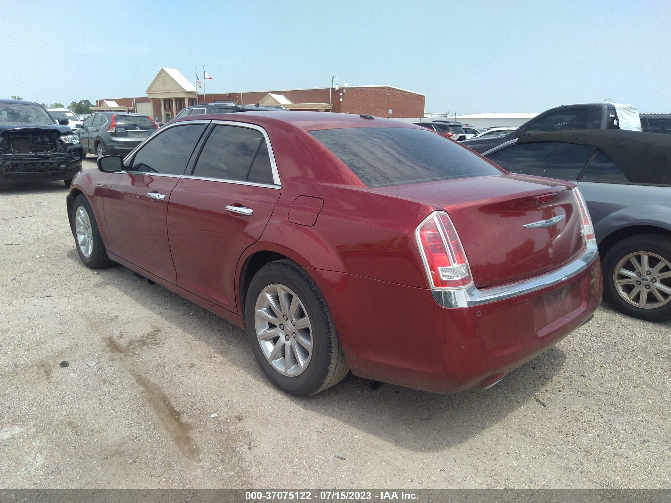 Photo 2 VIN: 2C3CCAET8DH577619 - CHRYSLER 300 