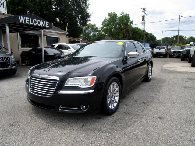 Photo 1 VIN: 2C3CCAET9DH585213 - CHRYSLER 300 