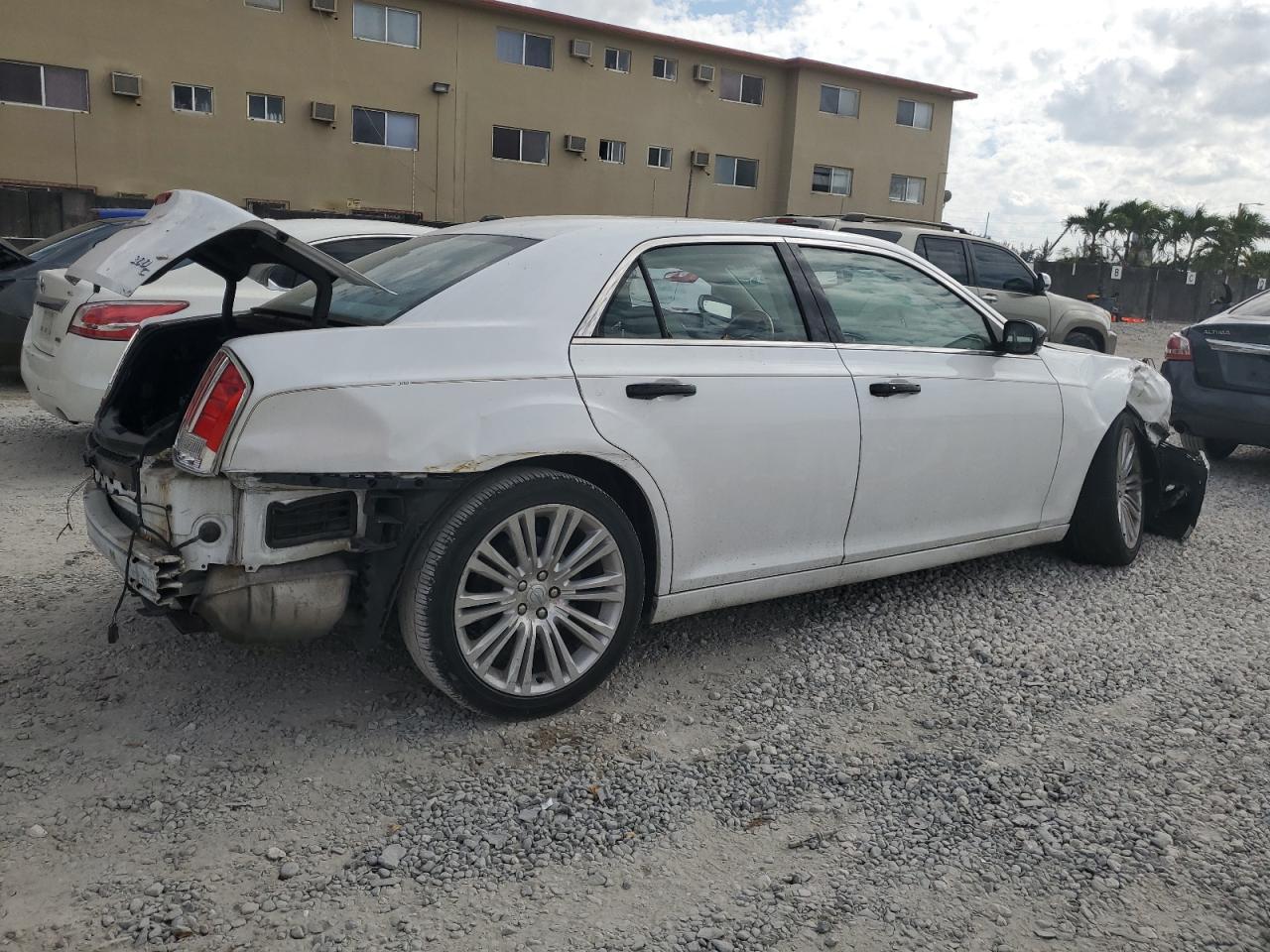 Photo 2 VIN: 2C3CCAETXCH225687 - CHRYSLER 300 