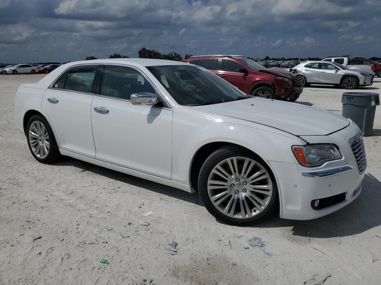 Photo 3 VIN: 2C3CCAETXEH200646 - CHRYSLER 300 