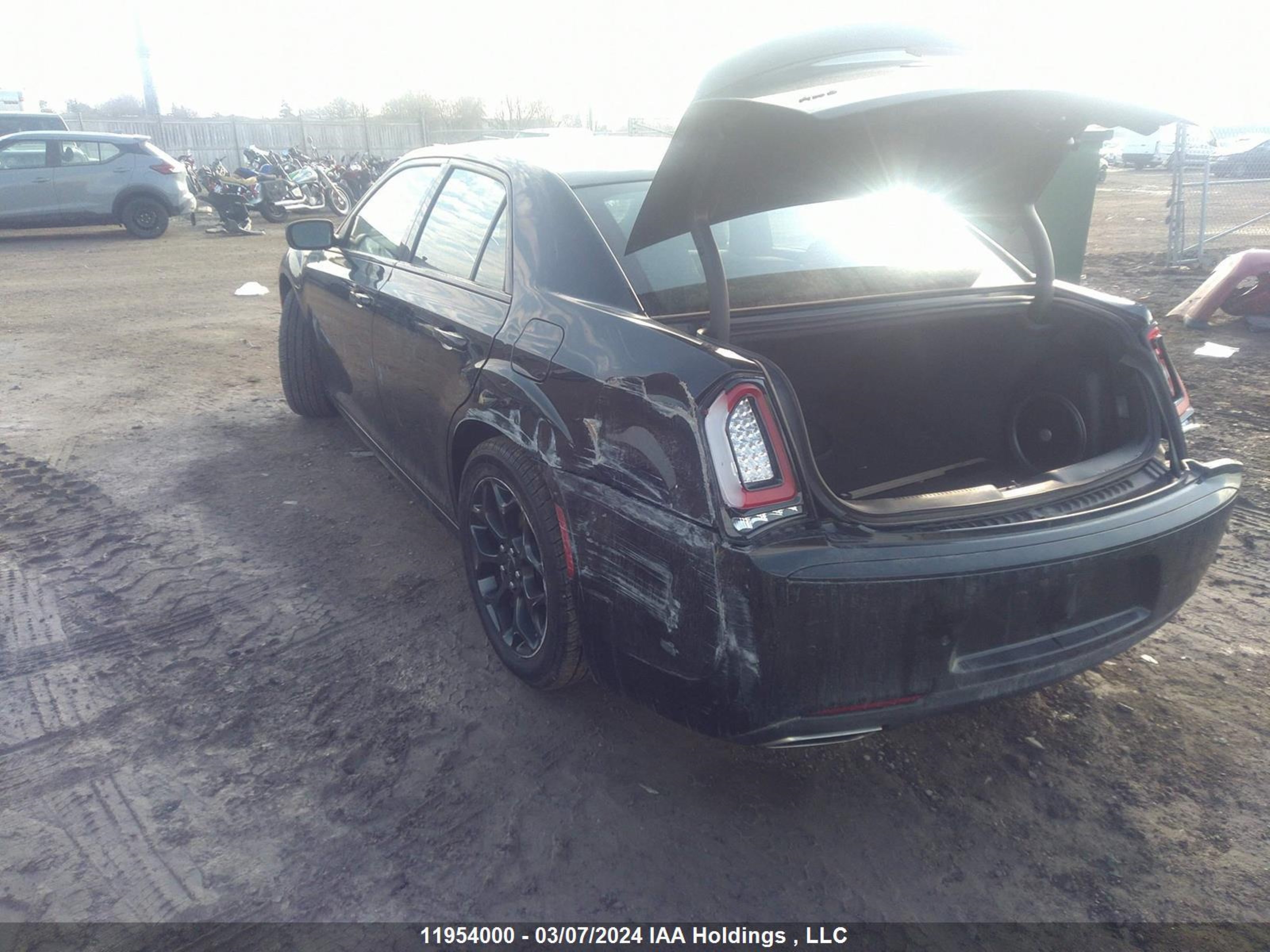 Photo 2 VIN: 2C3CCAGG0NH127464 - CHRYSLER 300 