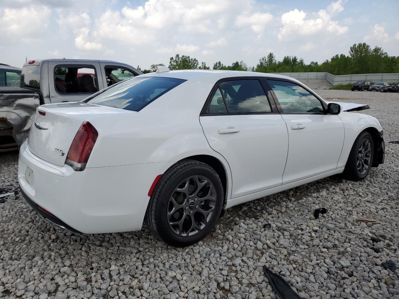 Photo 2 VIN: 2C3CCAGG2GH262335 - CHRYSLER 300 