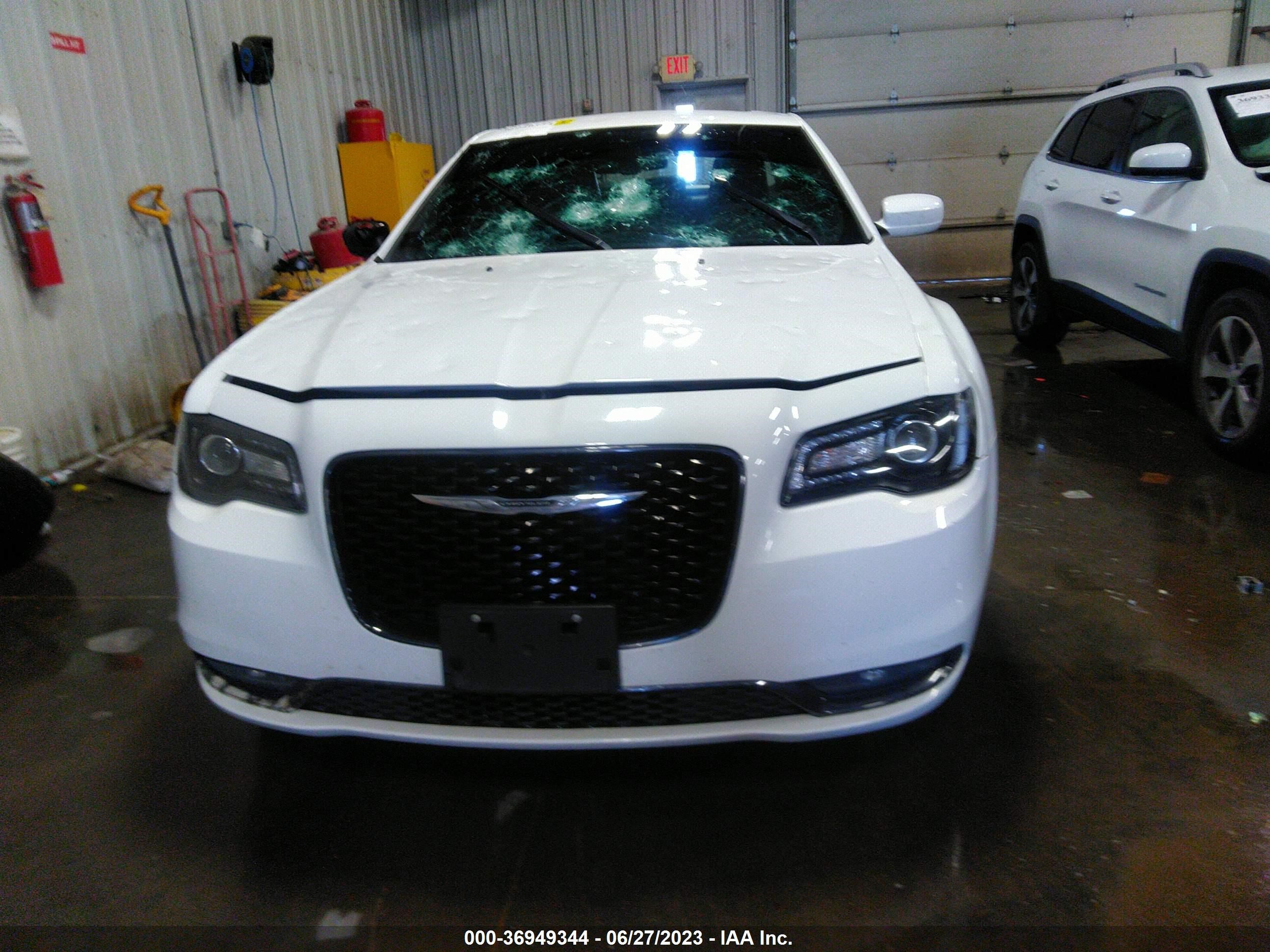 Photo 11 VIN: 2C3CCAGG8FH927172 - CHRYSLER 300 