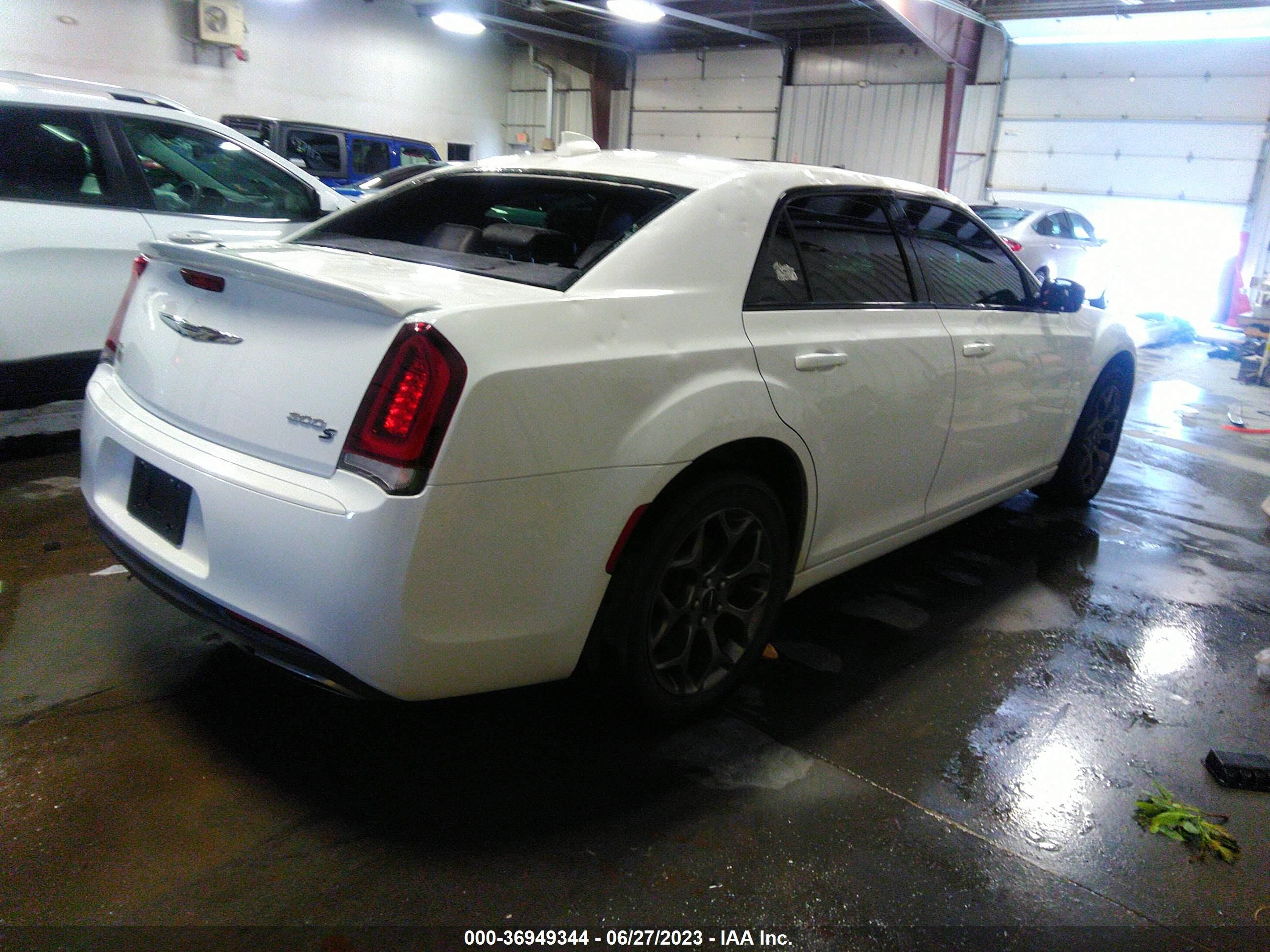 Photo 3 VIN: 2C3CCAGG8FH927172 - CHRYSLER 300 