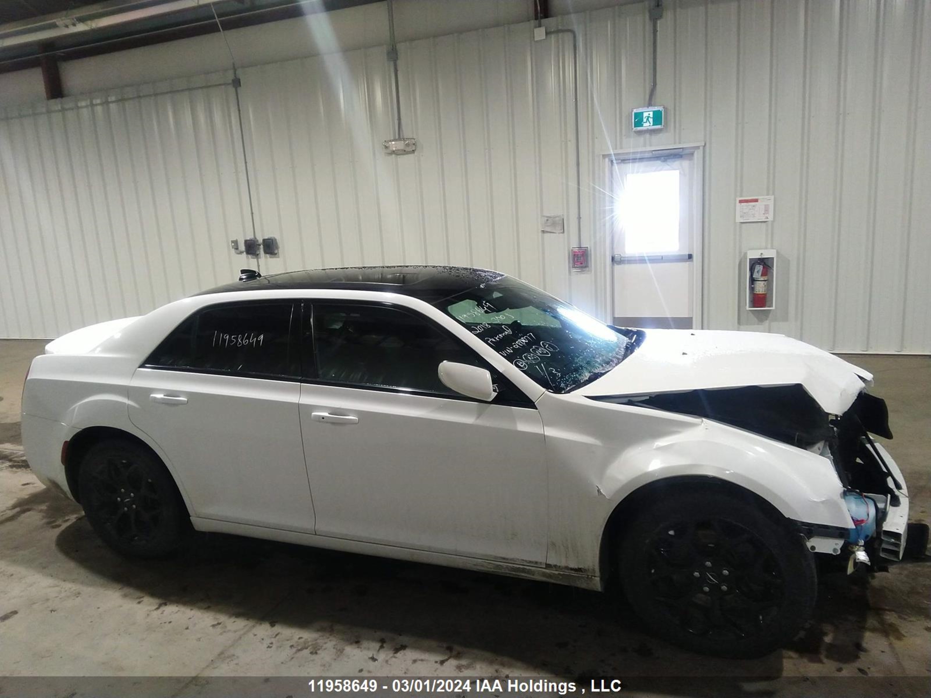 Photo 13 VIN: 2C3CCAGG9JH280077 - CHRYSLER 300 