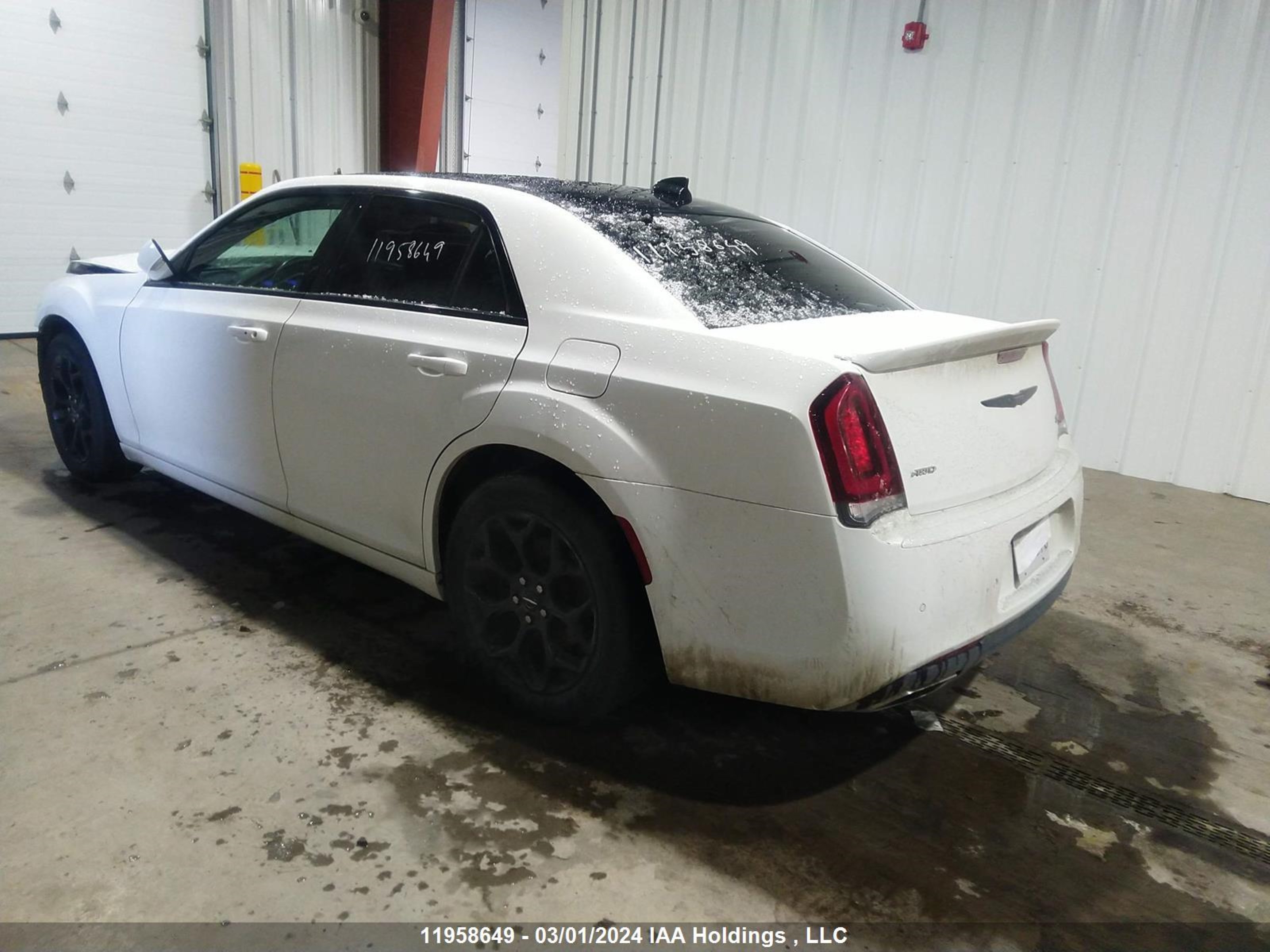 Photo 2 VIN: 2C3CCAGG9JH280077 - CHRYSLER 300 