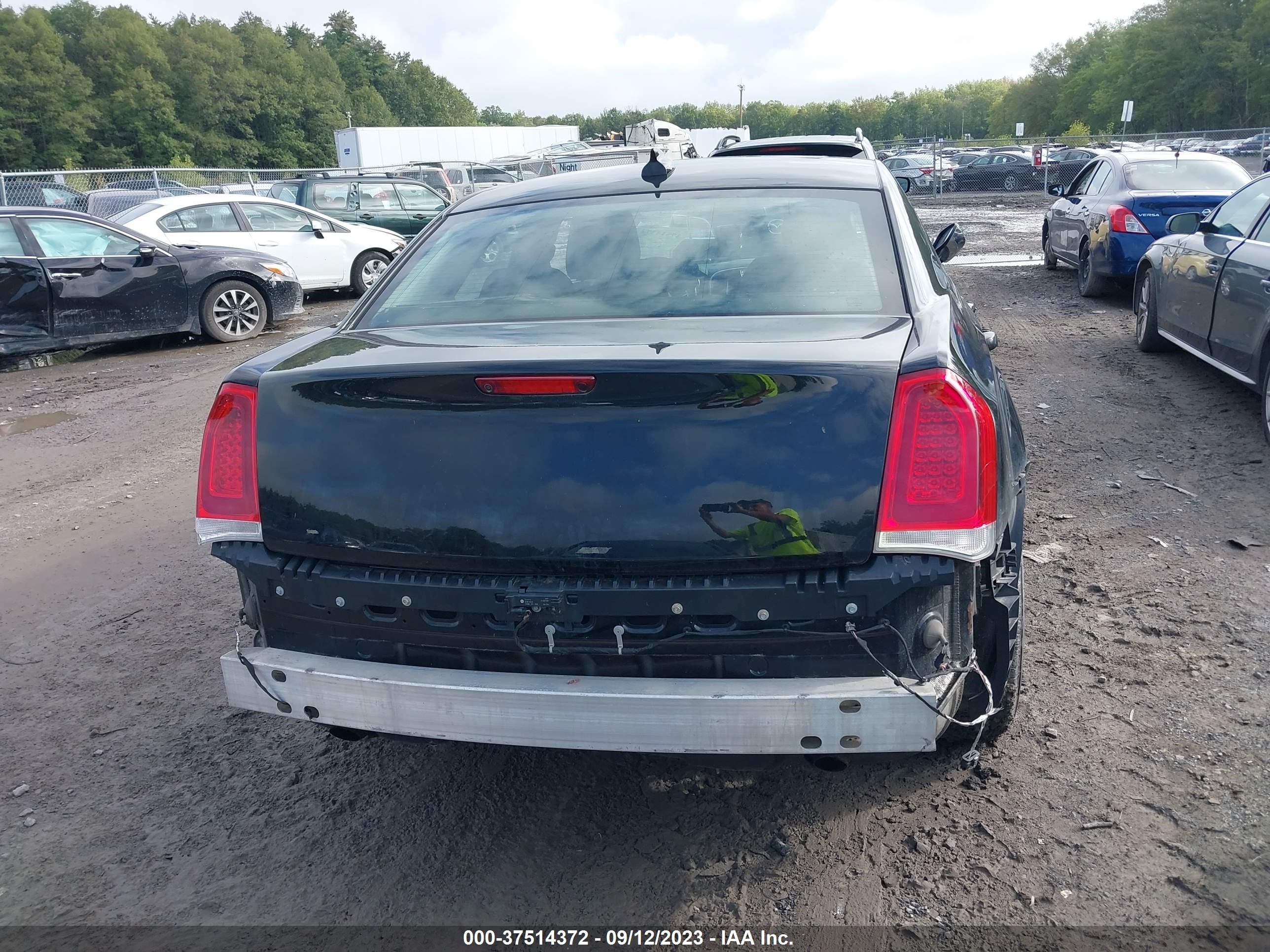 Photo 16 VIN: 2C3CCAKG0HH582777 - CHRYSLER 300C 