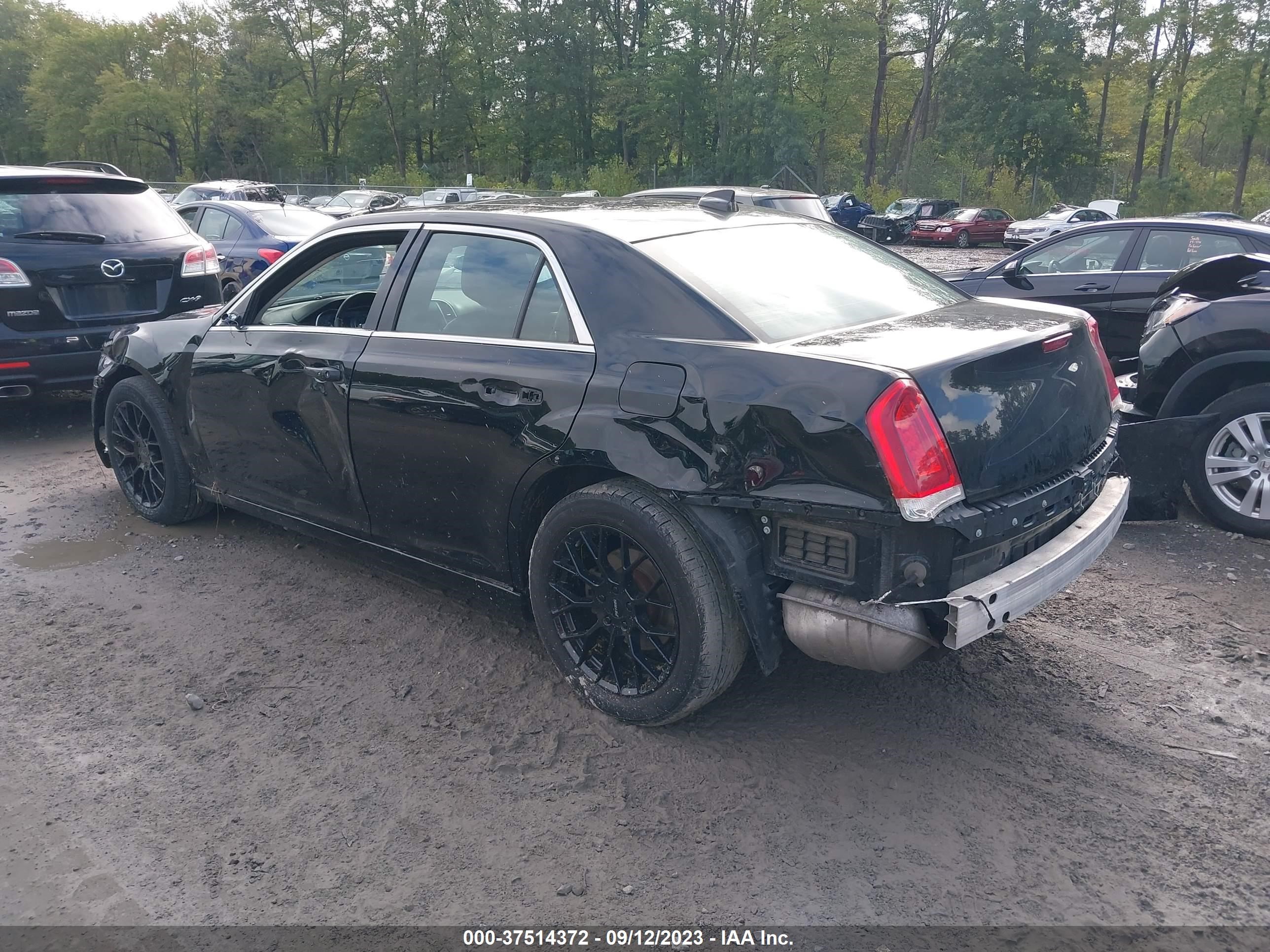 Photo 2 VIN: 2C3CCAKG0HH582777 - CHRYSLER 300C 