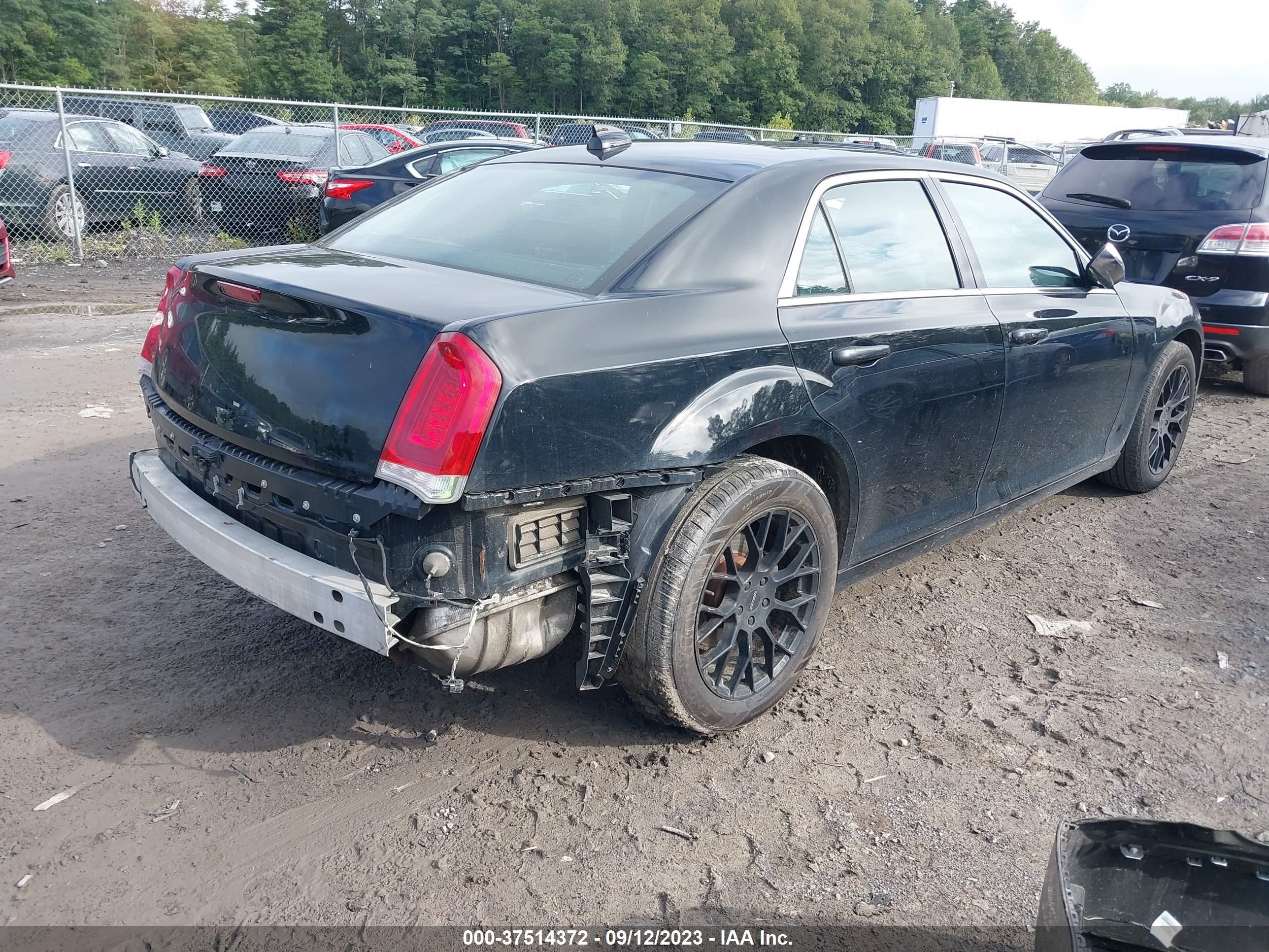 Photo 3 VIN: 2C3CCAKG0HH582777 - CHRYSLER 300C 