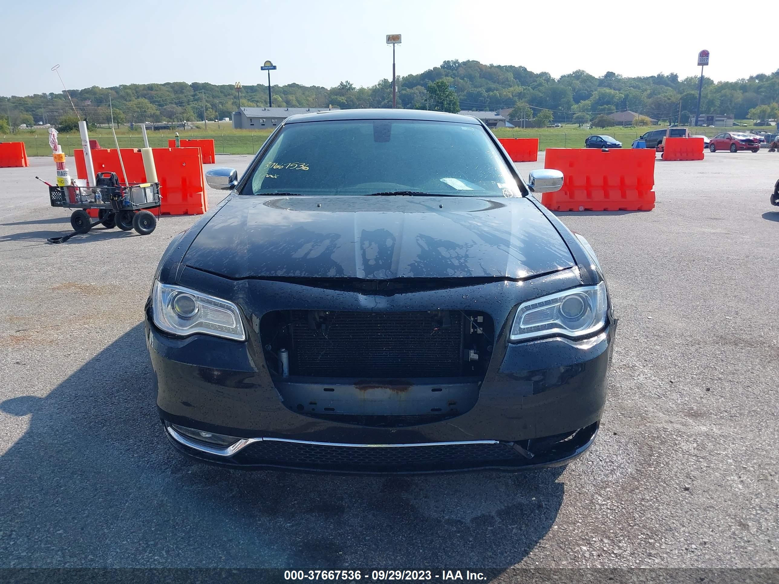 Photo 11 VIN: 2C3CCAKG1HH565471 - CHRYSLER 300 