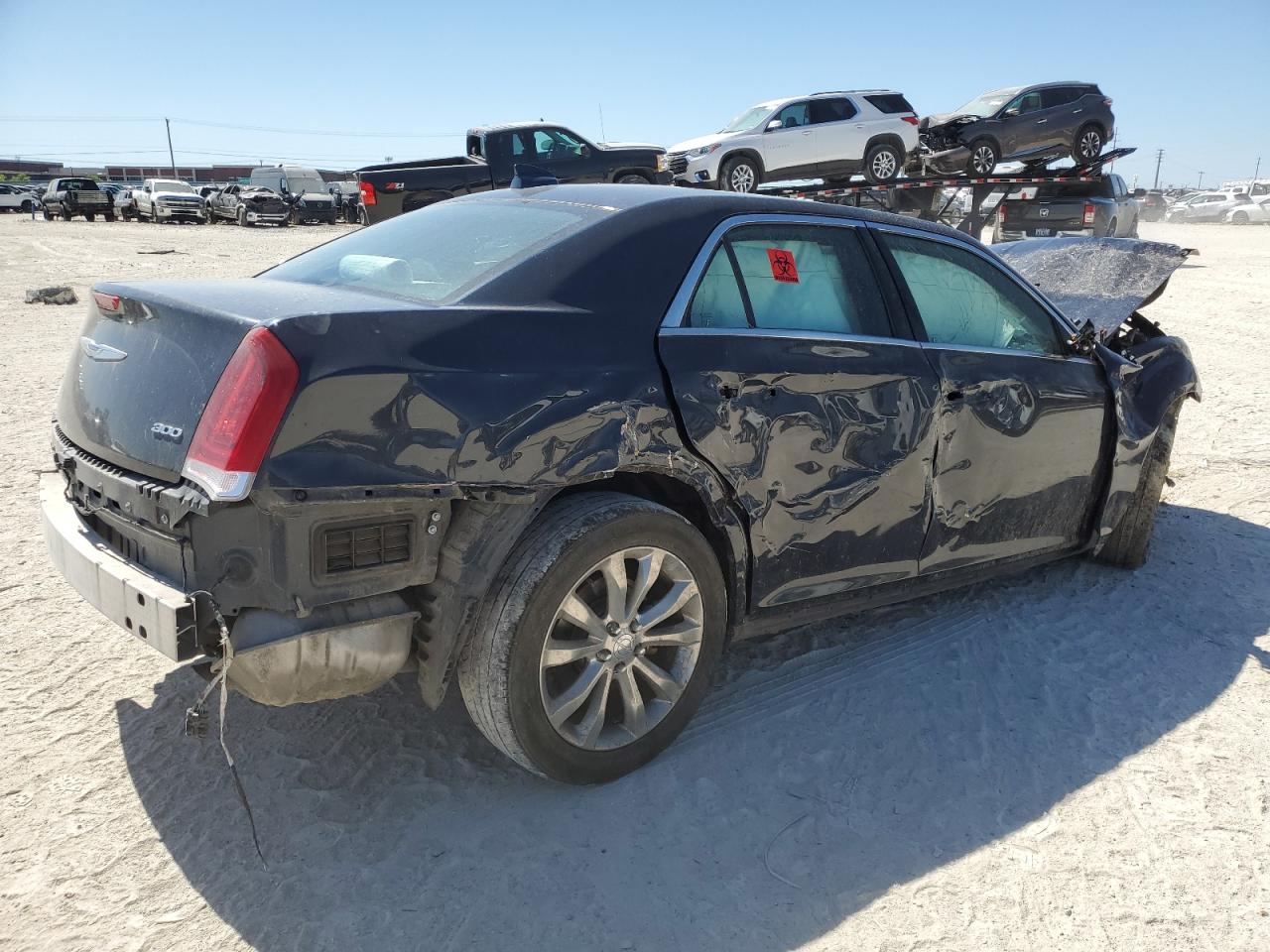 Photo 2 VIN: 2C3CCAKG2KH706314 - CHRYSLER 300 