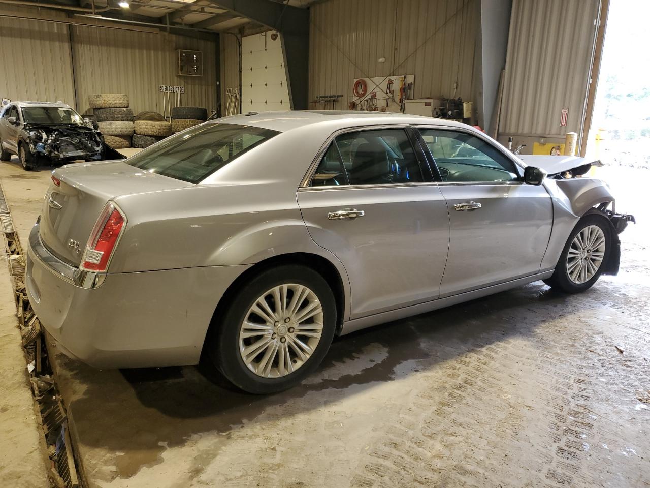 Photo 2 VIN: 2C3CCAKG4EH273275 - CHRYSLER 300 