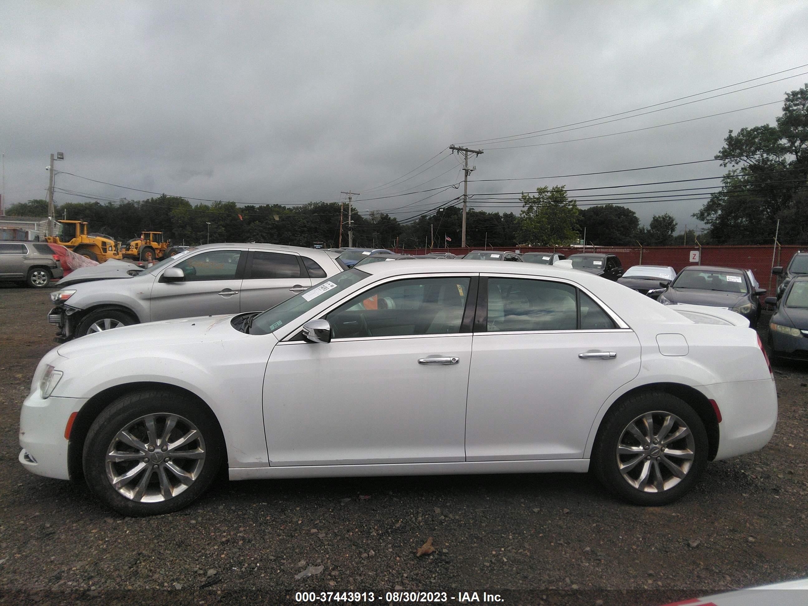 Photo 13 VIN: 2C3CCAKG4JH160386 - CHRYSLER 300 