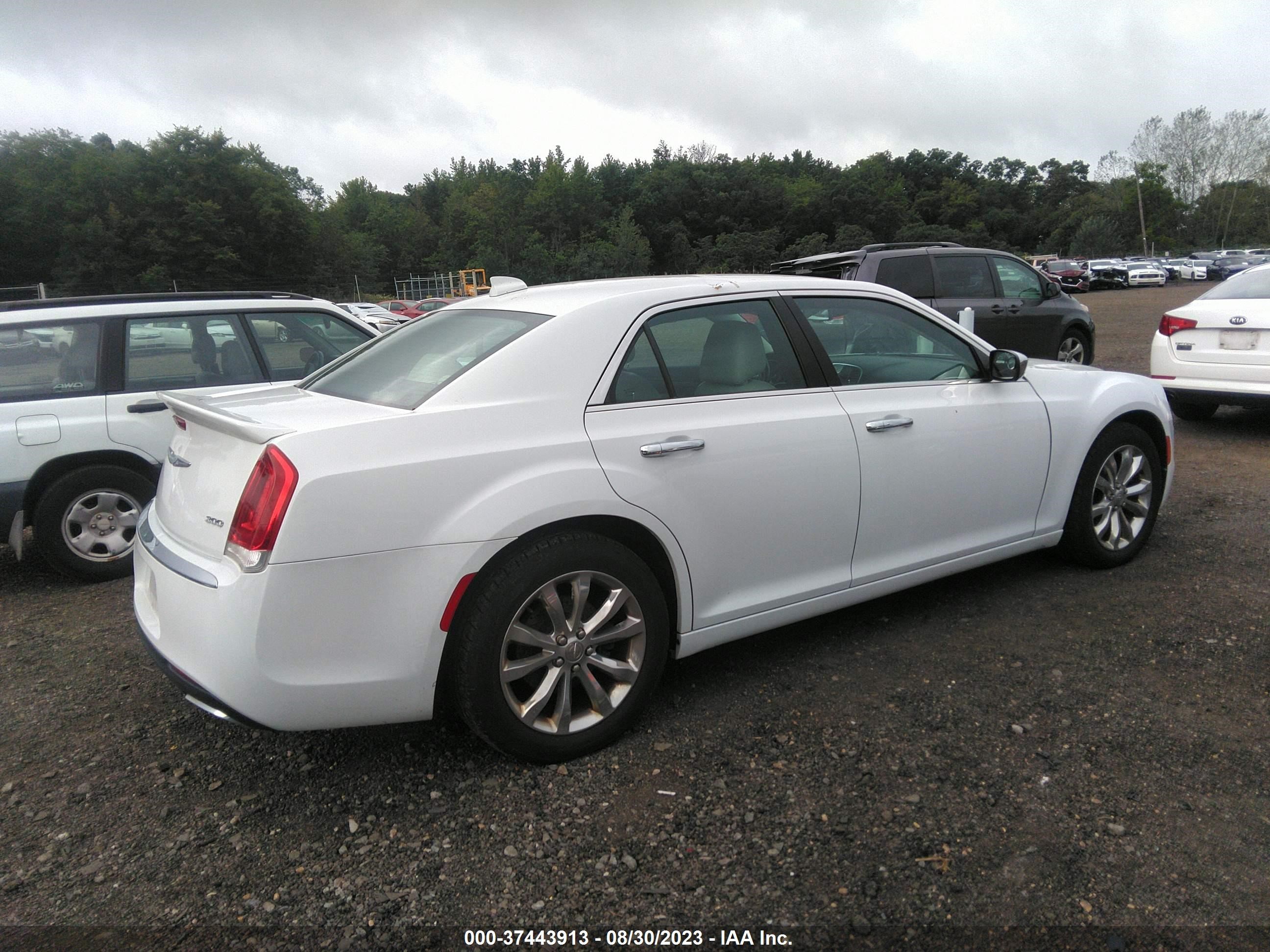 Photo 3 VIN: 2C3CCAKG4JH160386 - CHRYSLER 300 