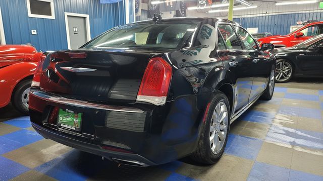 Photo 2 VIN: 2C3CCAKG4JH165149 - CHRYSLER 300 