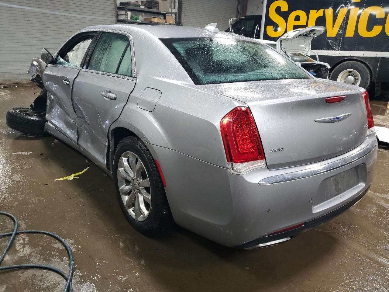 Photo 1 VIN: 2C3CCAKG4JH300338 - CHRYSLER 300 