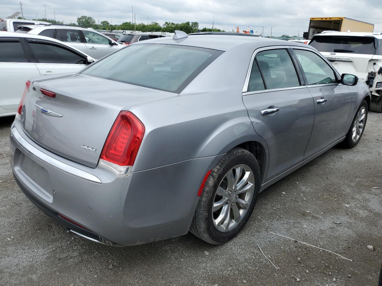 Photo 2 VIN: 2C3CCAKG5JH268161 - CHRYSLER 300 