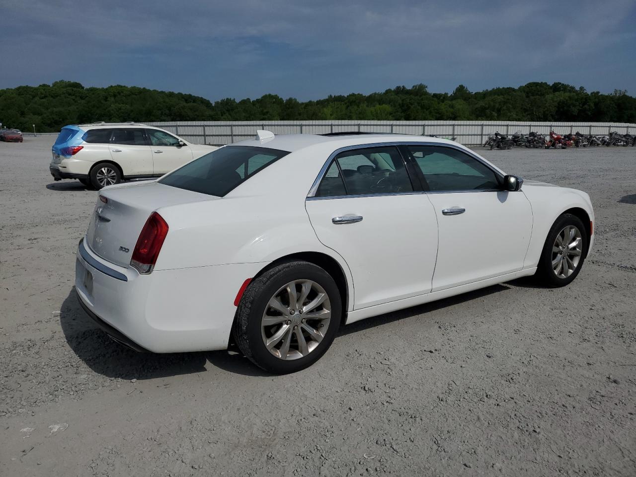 Photo 2 VIN: 2C3CCAKG5KH534392 - CHRYSLER 300 