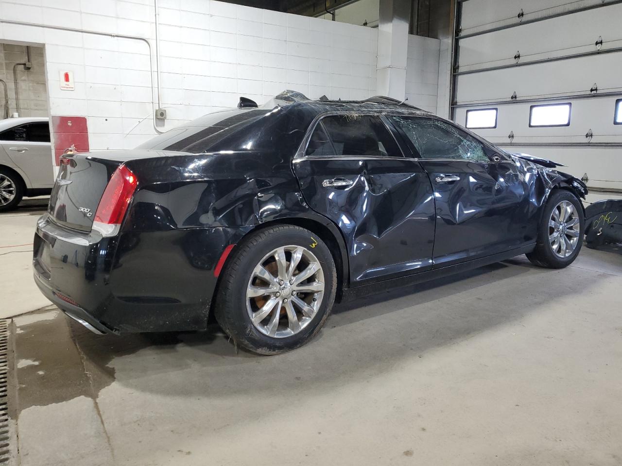 Photo 2 VIN: 2C3CCAKG6HH565580 - CHRYSLER 300 