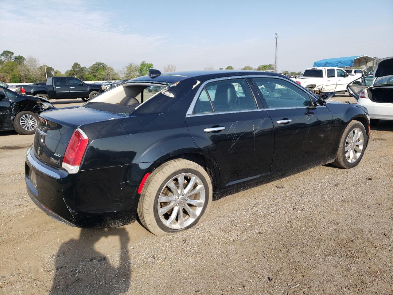 Photo 2 VIN: 2C3CCAKG7JH235808 - CHRYSLER 300 