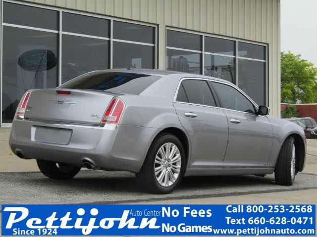 Photo 2 VIN: 2C3CCAKGXEH376880 - CHRYSLER 300 