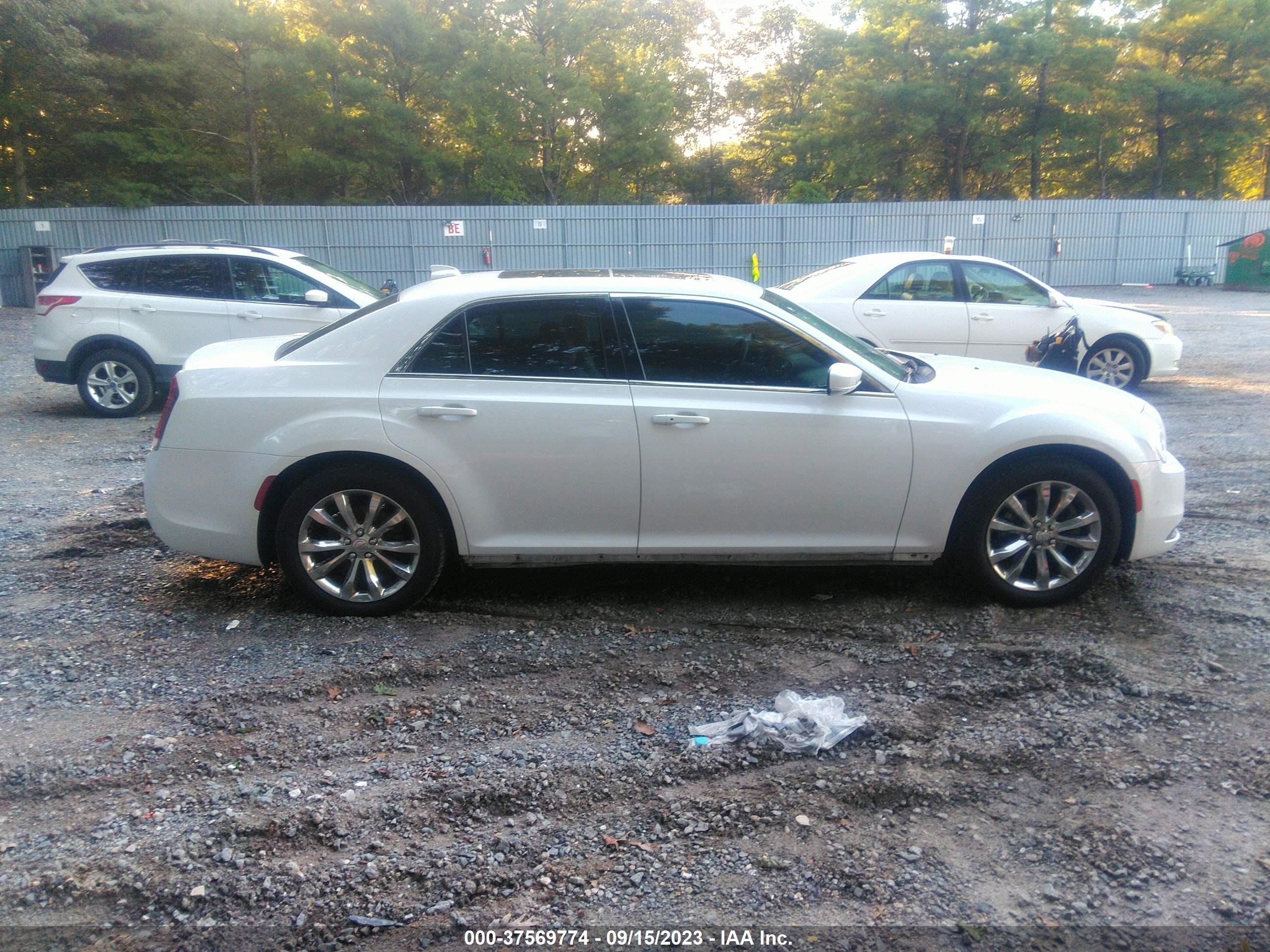 Photo 12 VIN: 2C3CCARG2GH142306 - CHRYSLER 300 