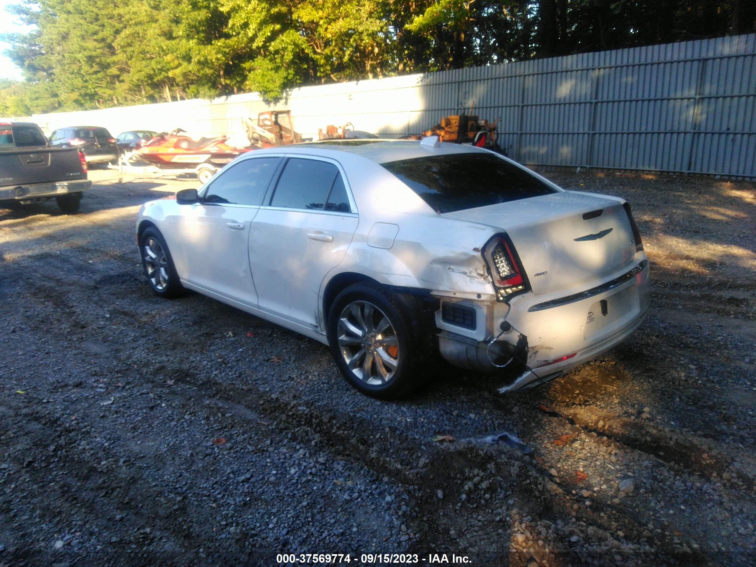 Photo 2 VIN: 2C3CCARG2GH142306 - CHRYSLER 300 