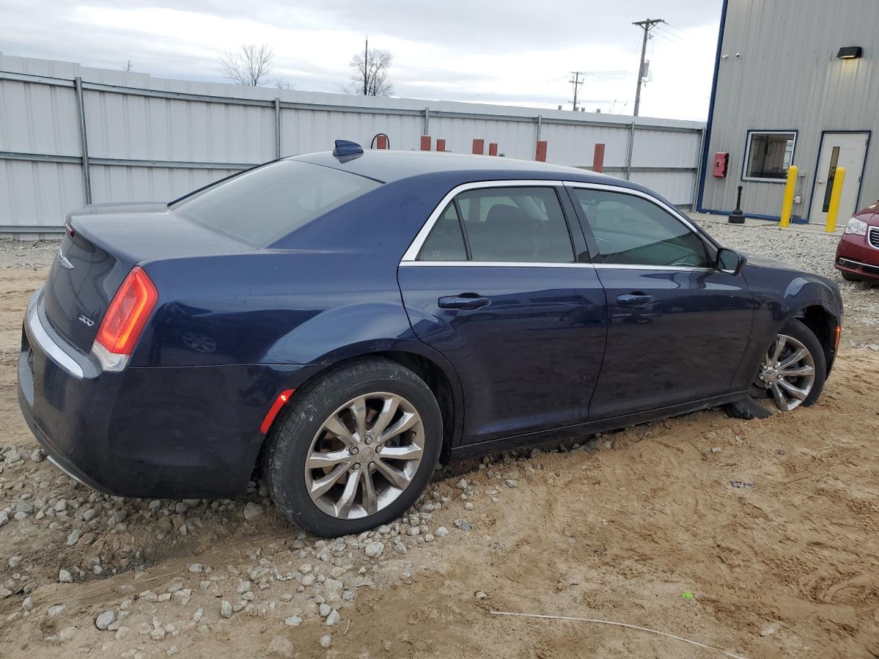 Photo 2 VIN: 2C3CCARG3FH773063 - CHRYSLER 300 