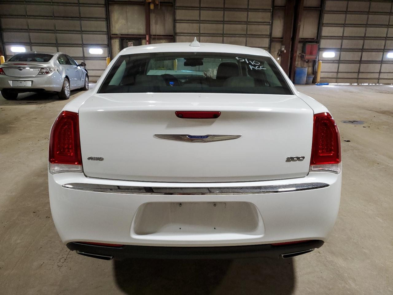 Photo 5 VIN: 2C3CCARG3JH282145 - CHRYSLER 300 