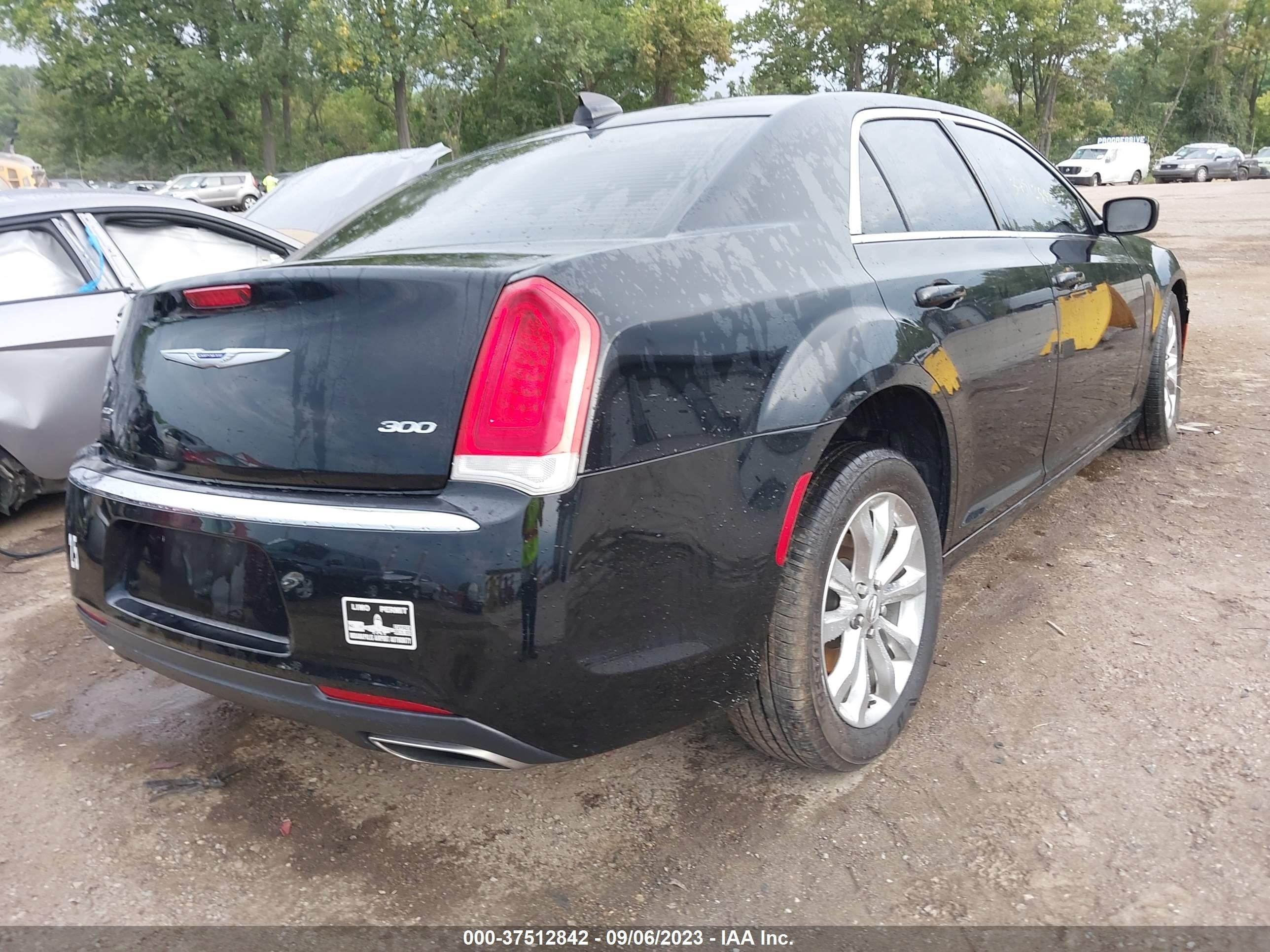 Photo 3 VIN: 2C3CCARG5KH578205 - CHRYSLER 300 