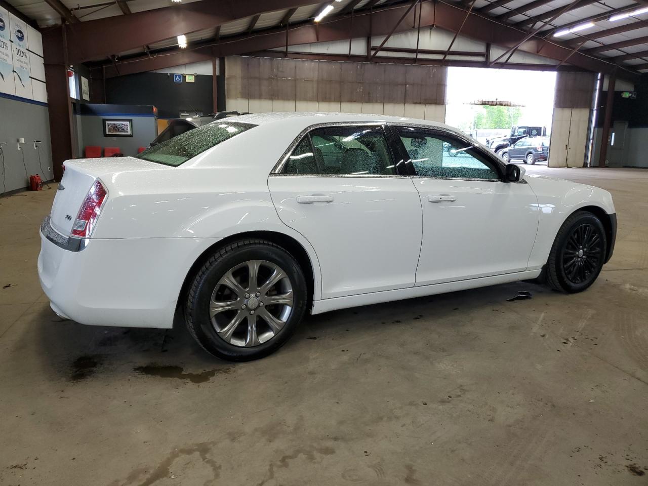 Photo 2 VIN: 2C3CCARG6DH733248 - CHRYSLER 300 