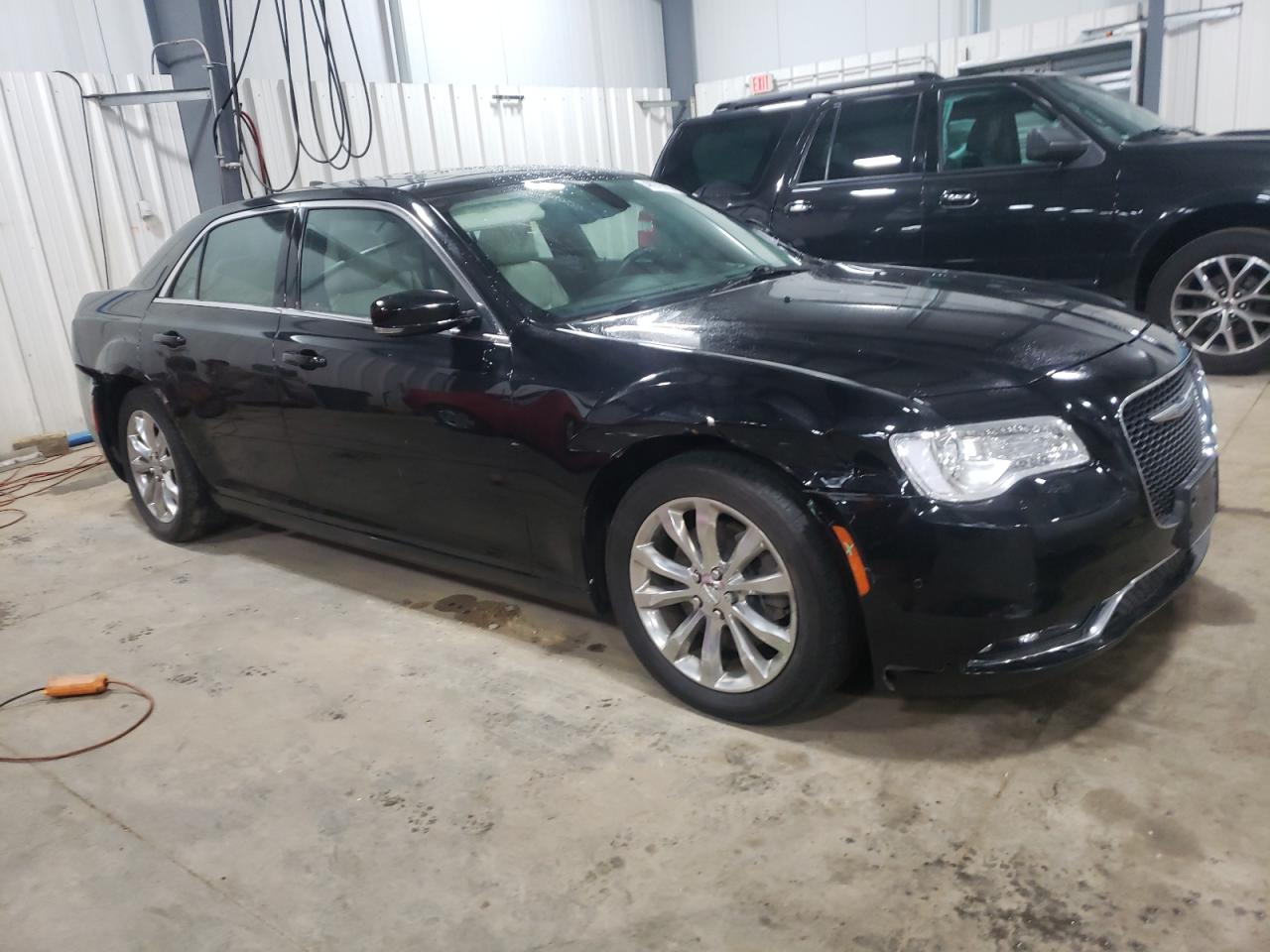 Photo 3 VIN: 2C3CCARG6HH530138 - CHRYSLER 300 