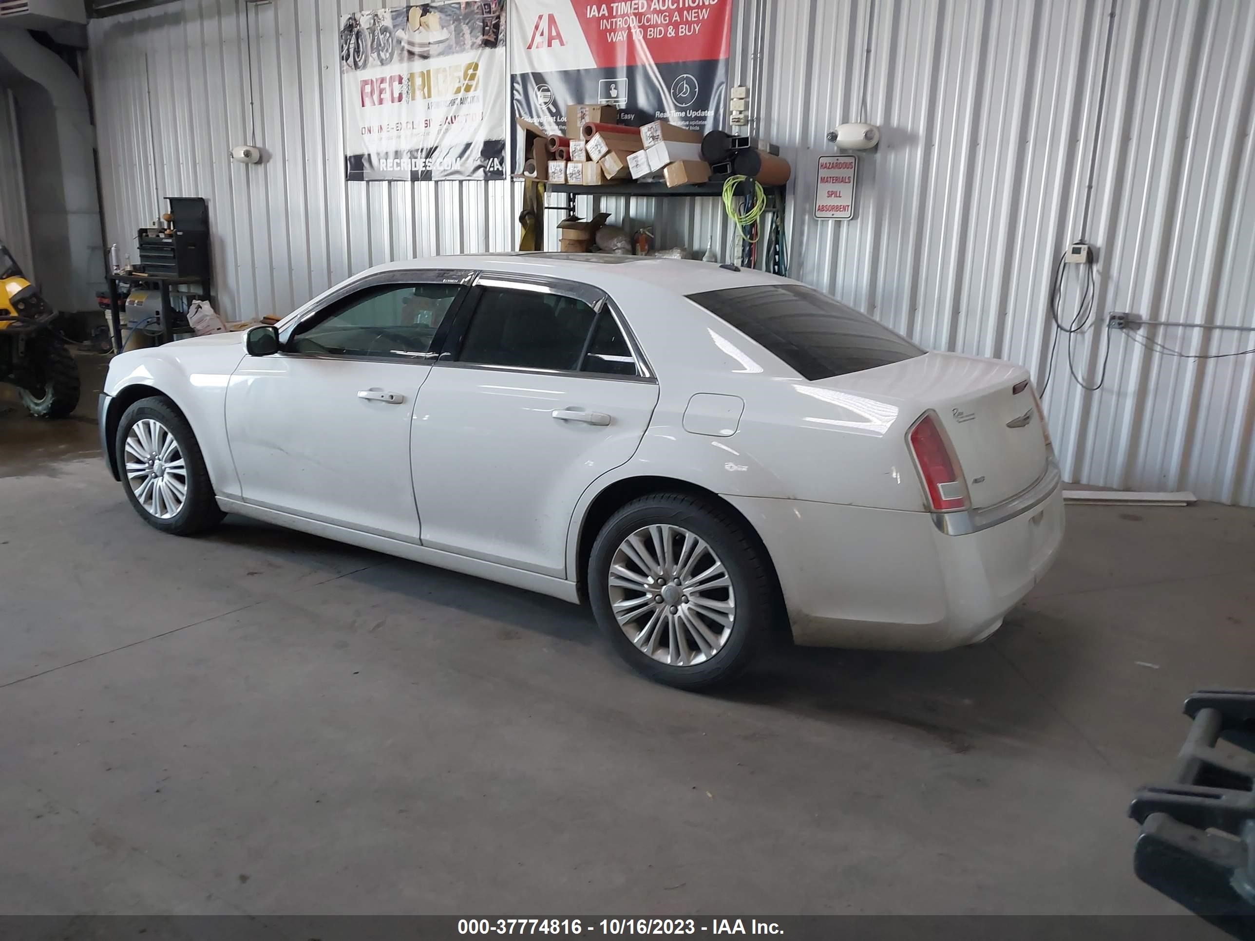 Photo 2 VIN: 2C3CCARG9EH374298 - CHRYSLER 300 