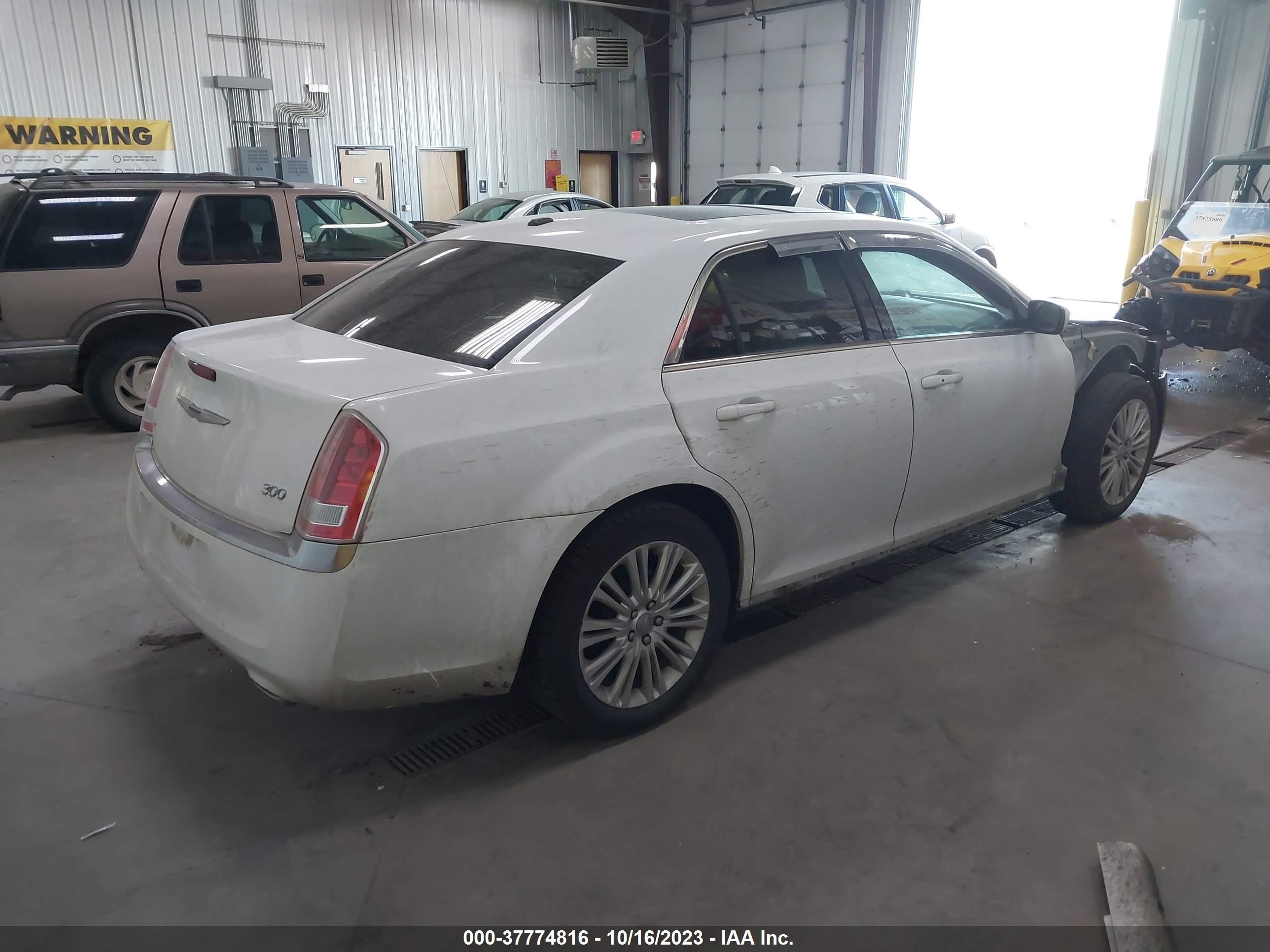 Photo 3 VIN: 2C3CCARG9EH374298 - CHRYSLER 300 