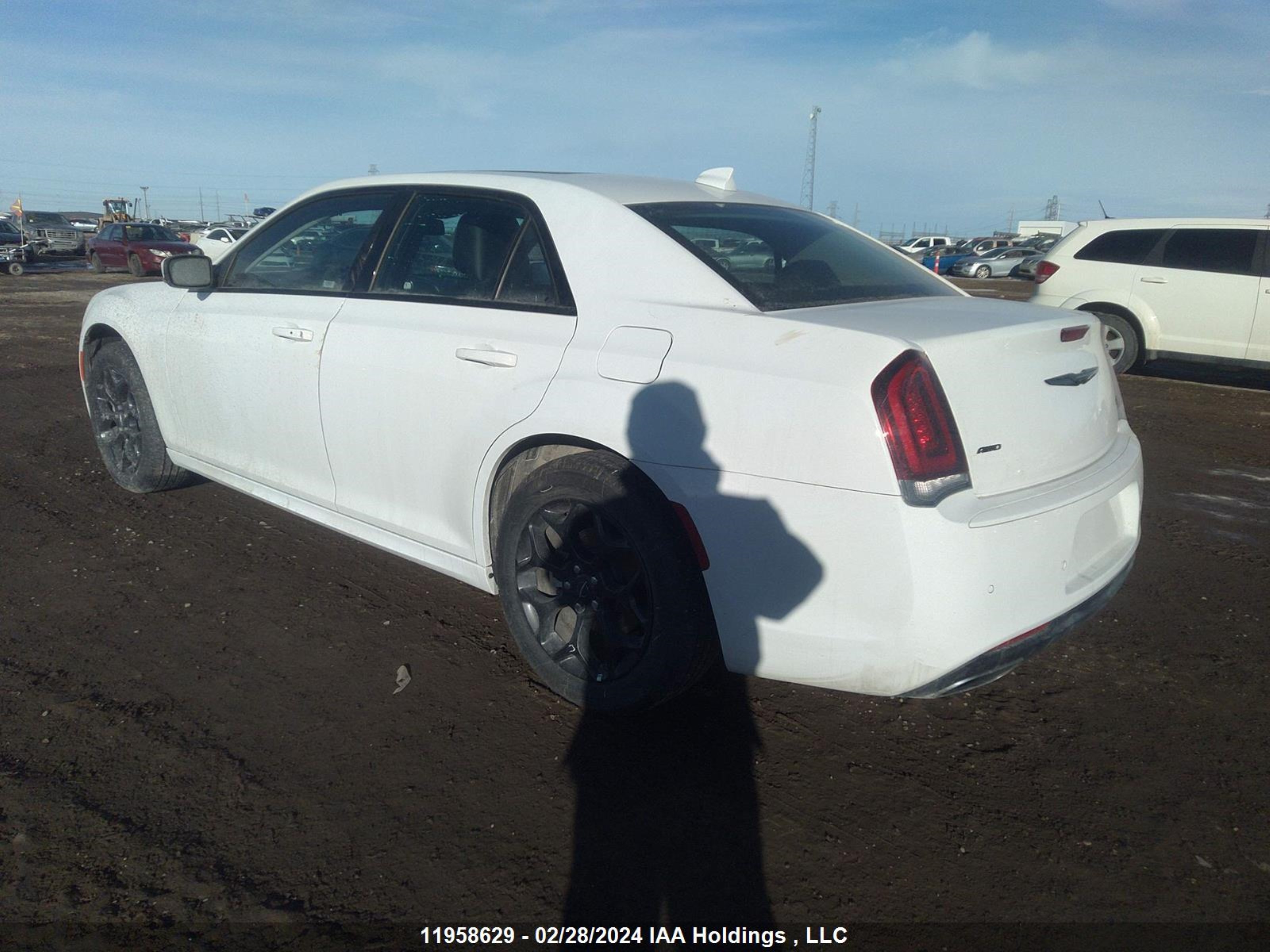 Photo 2 VIN: 2C3CCASG9PH620750 - CHRYSLER 300 