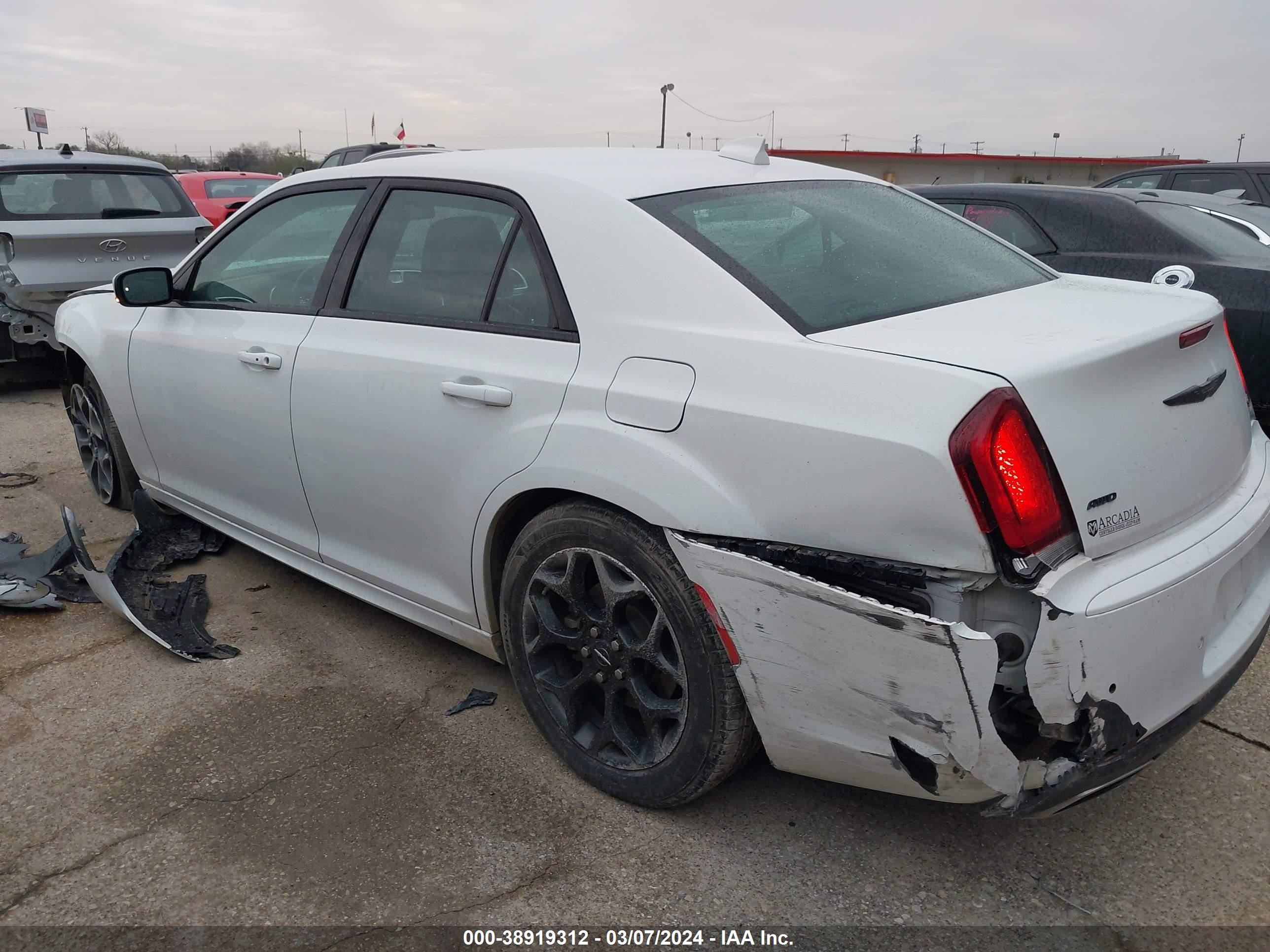 Photo 2 VIN: 2C3CCASGXNH116432 - CHRYSLER 300 