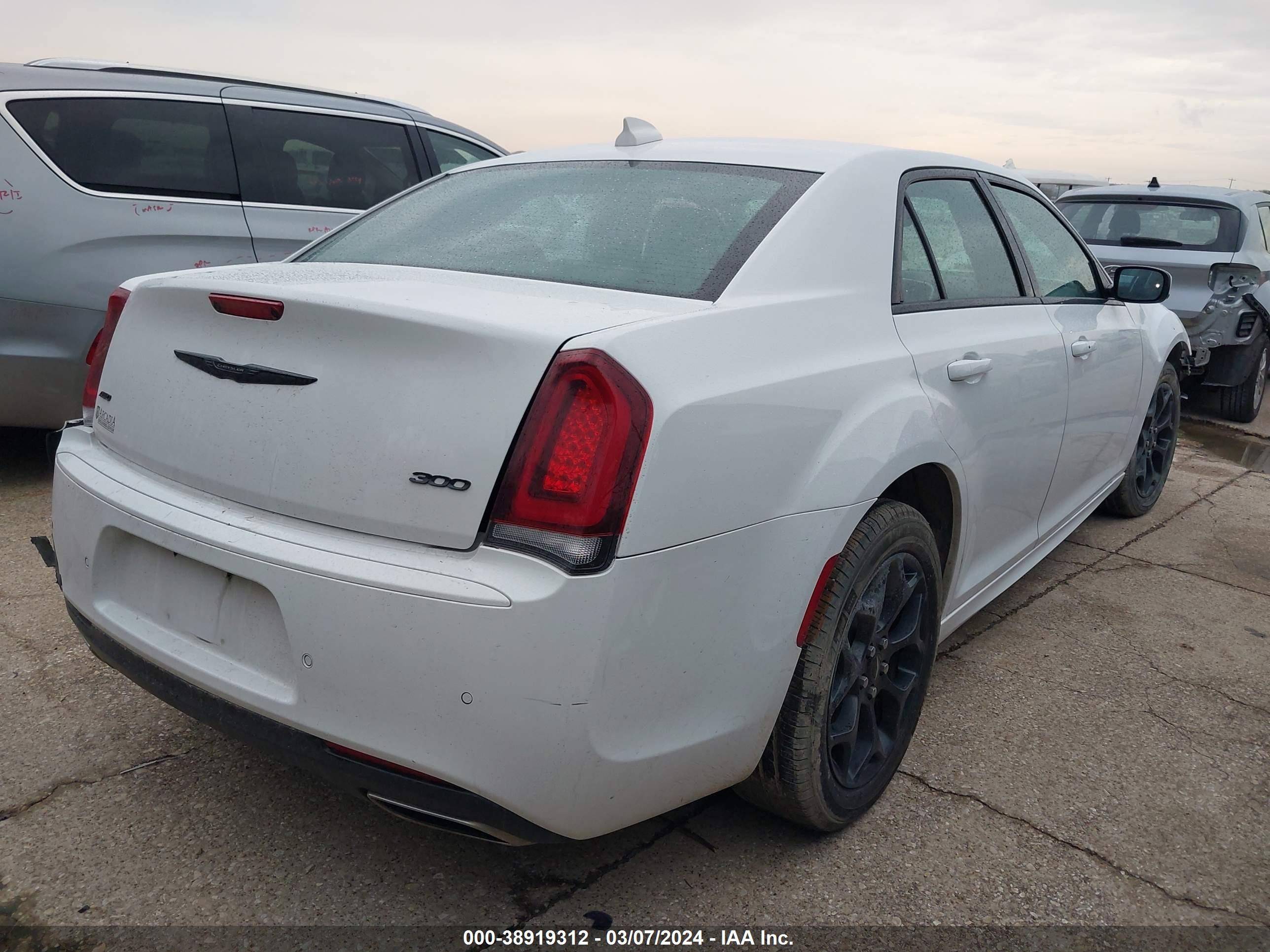 Photo 3 VIN: 2C3CCASGXNH116432 - CHRYSLER 300 