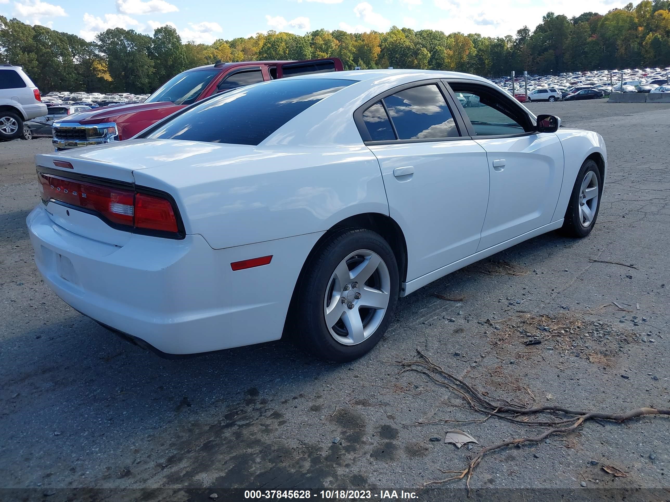 Photo 3 VIN: 2C3CDXAT4EH367557 - DODGE CHARGER 