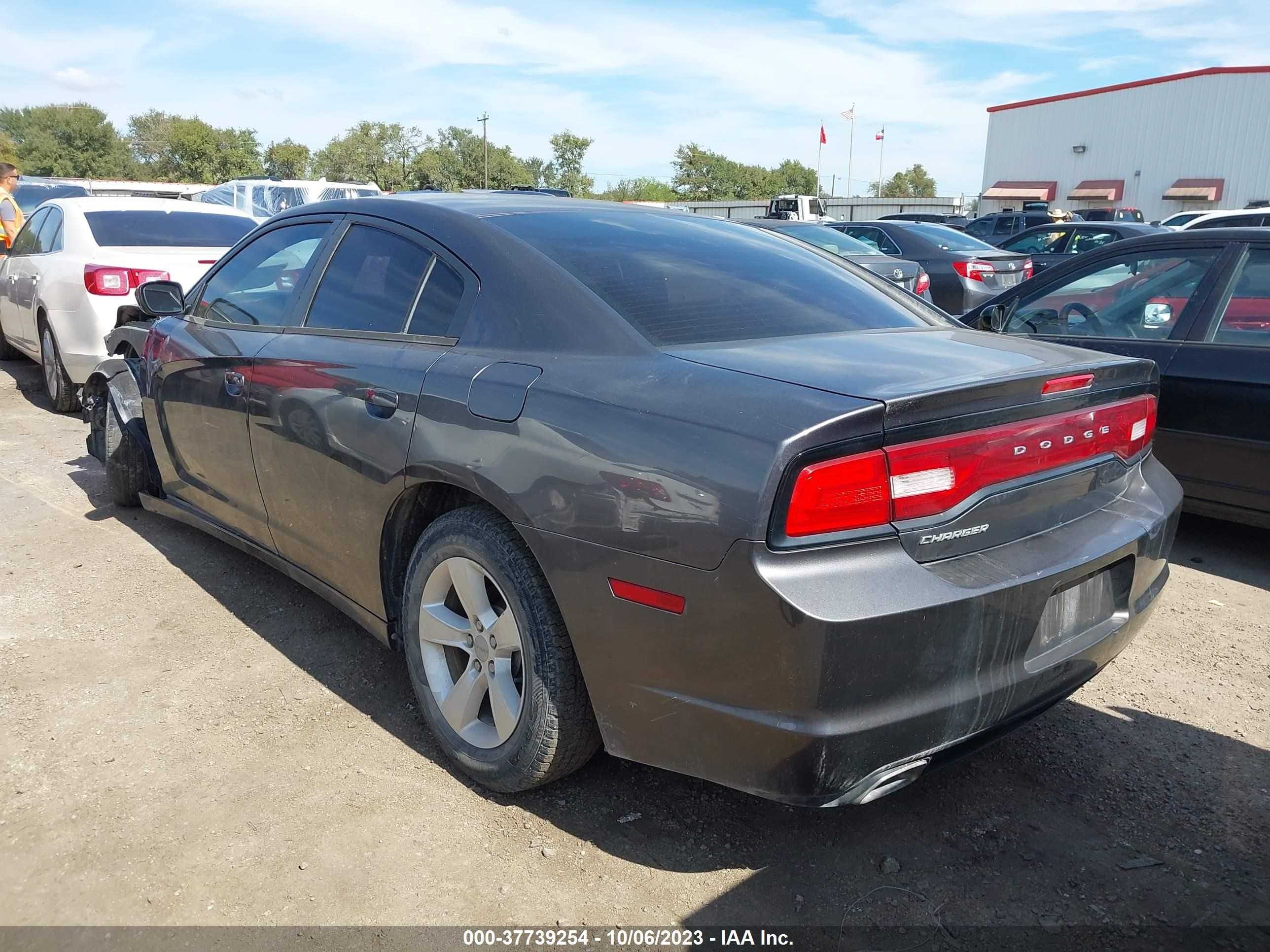 Photo 2 VIN: 2C3CDXBG0DH637562 - DODGE CHARGER 