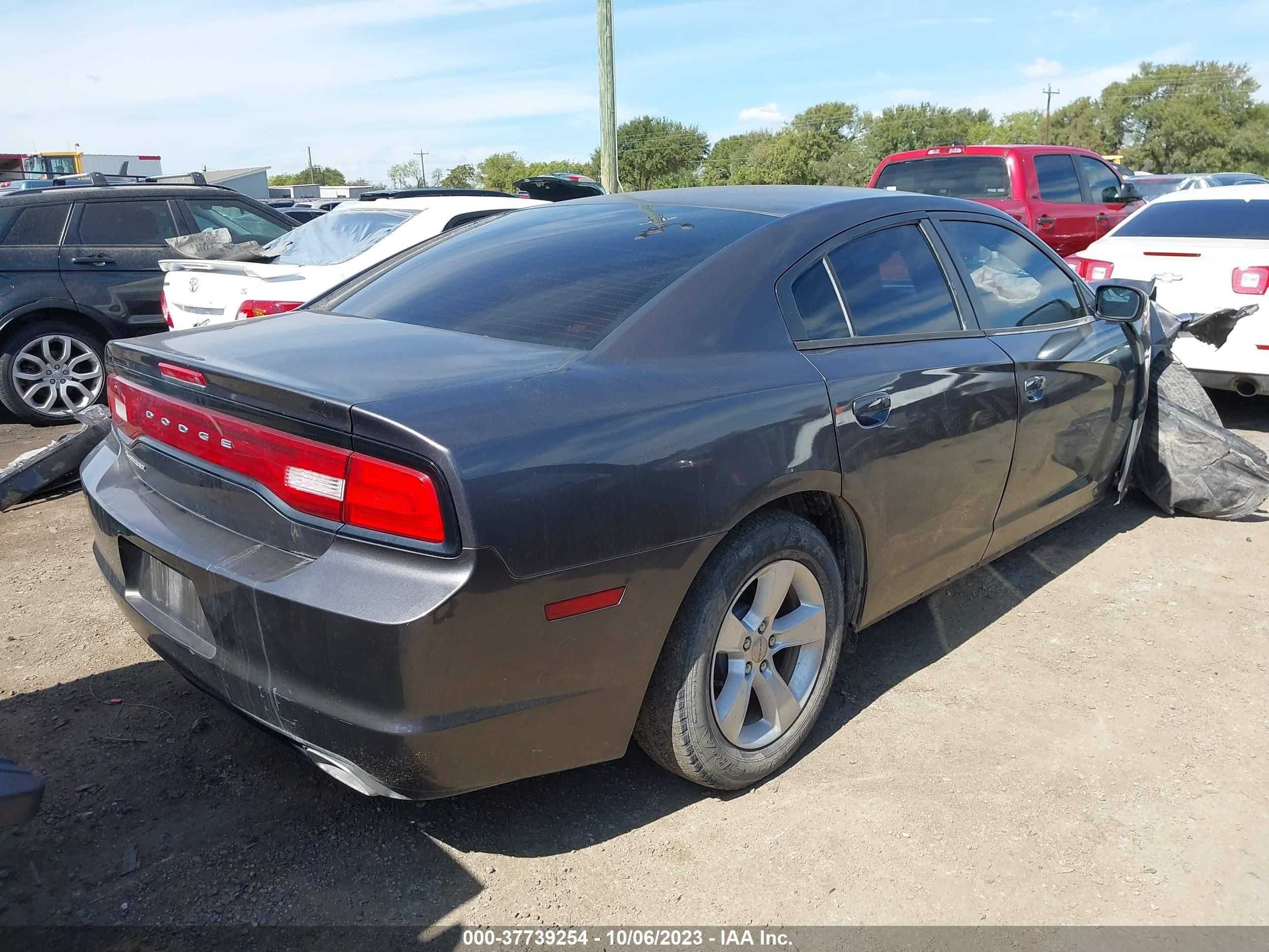 Photo 3 VIN: 2C3CDXBG0DH637562 - DODGE CHARGER 