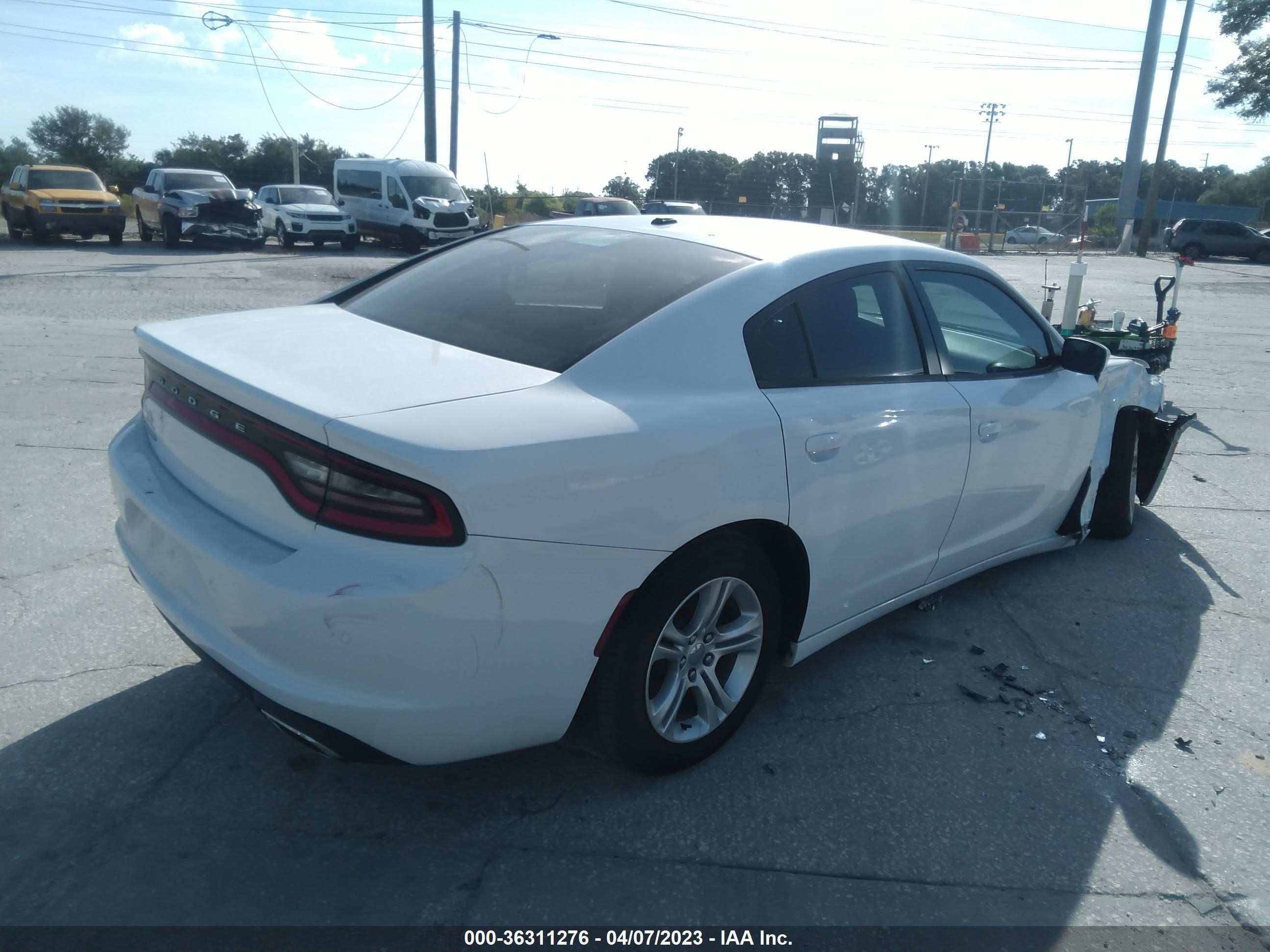 Photo 3 VIN: 2C3CDXBG0FH844066 - DODGE CHARGER 