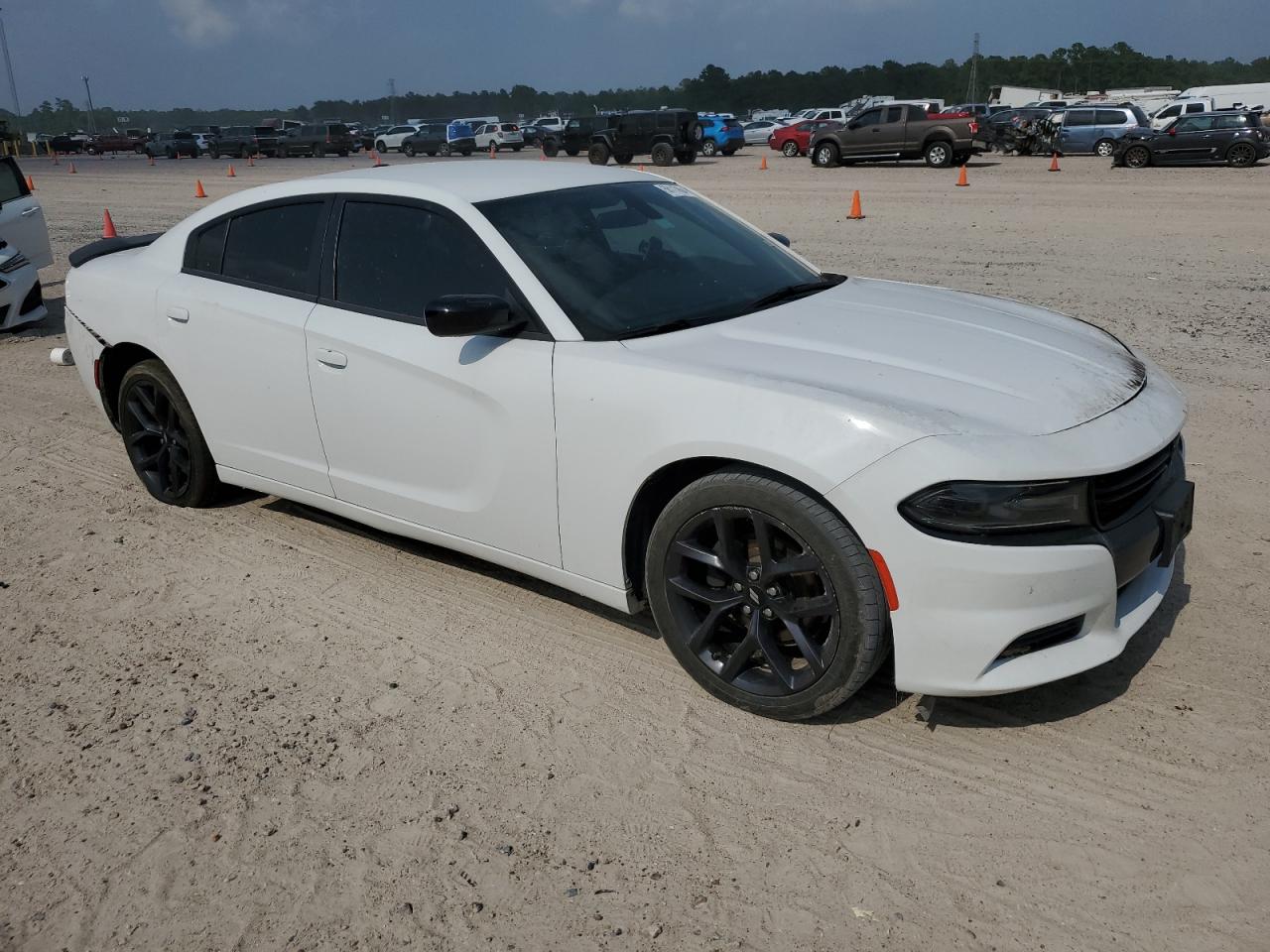 Photo 3 VIN: 2C3CDXBG0KH715433 - DODGE CHARGER 