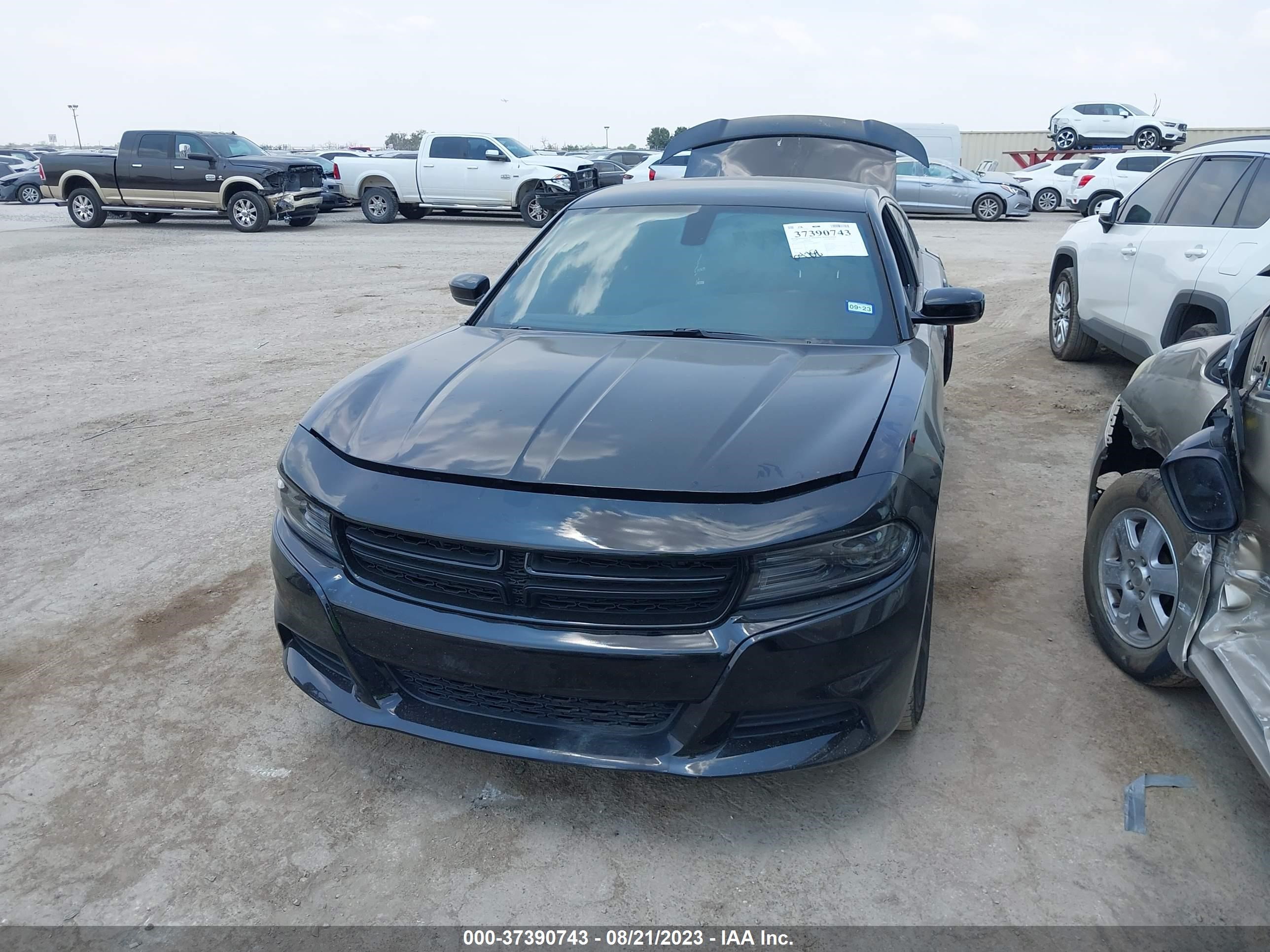 Photo 11 VIN: 2C3CDXBG0KH745256 - DODGE CHARGER 