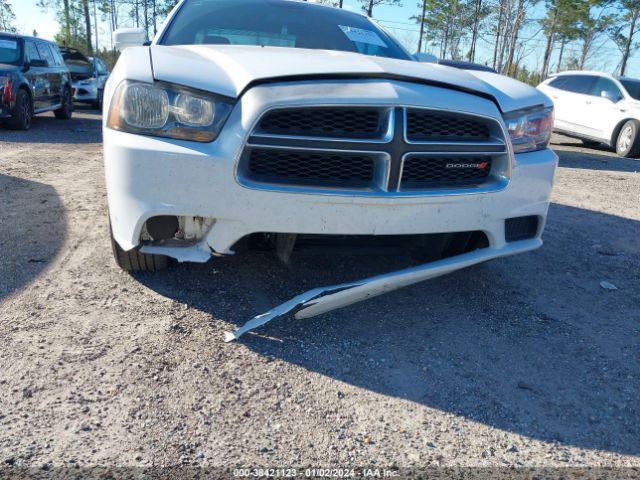 Photo 5 VIN: 2C3CDXBG1EH178236 - DODGE CHARGER 