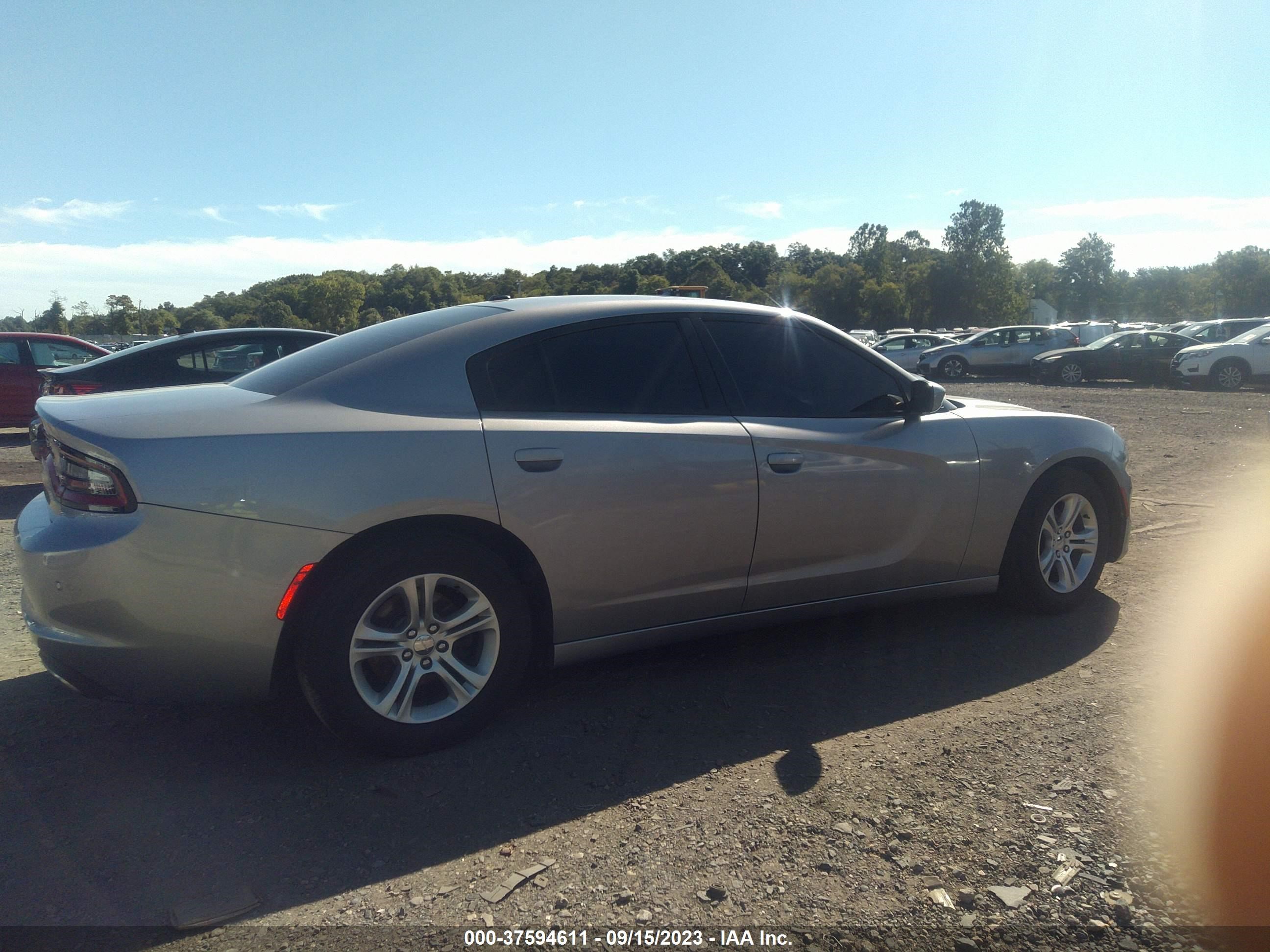 Photo 3 VIN: 2C3CDXBG1FH897441 - DODGE CHARGER 