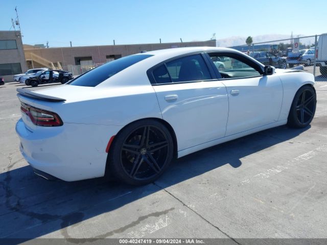 Photo 3 VIN: 2C3CDXBG1KH615700 - DODGE CHARGER 