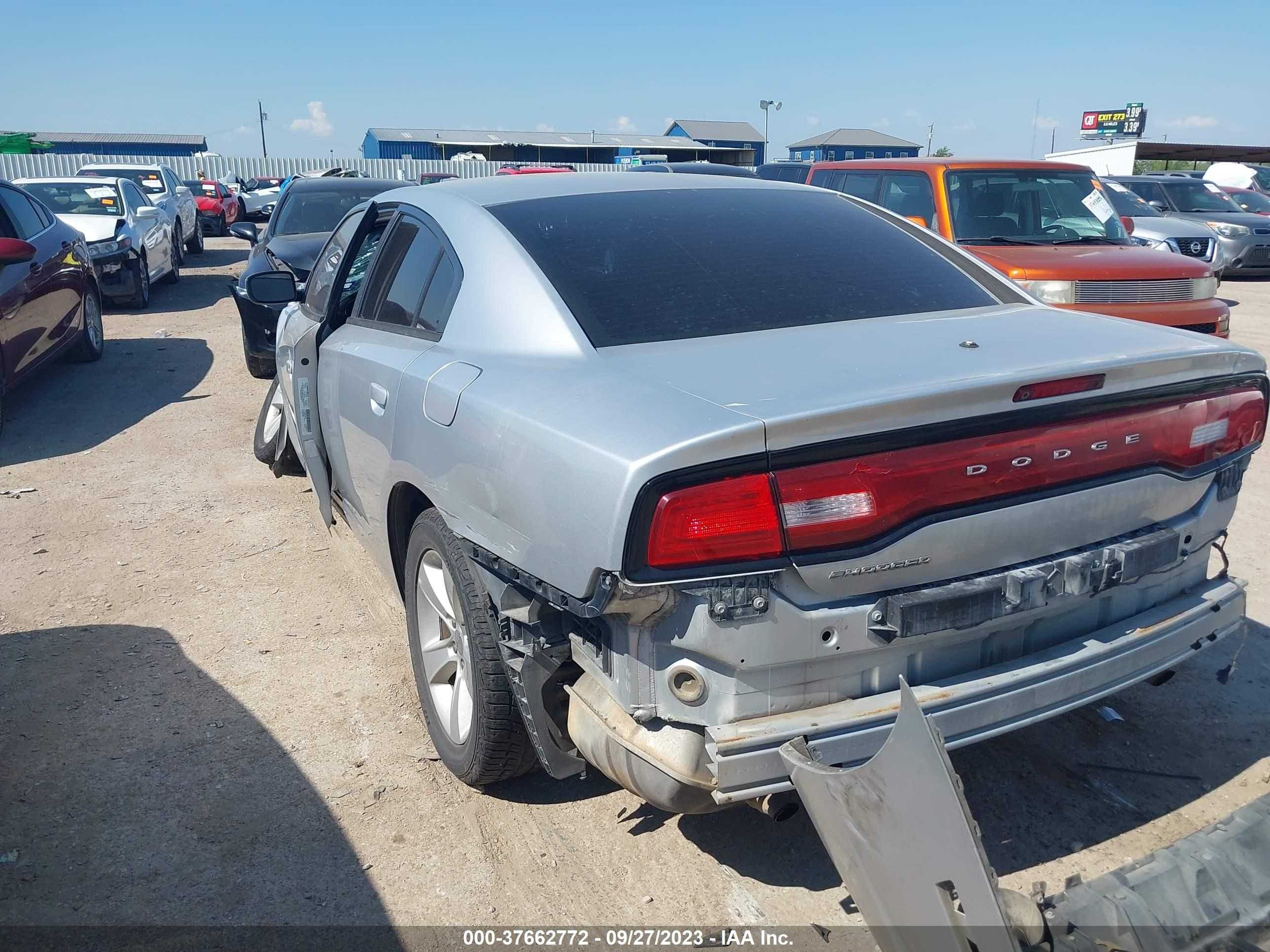 Photo 2 VIN: 2C3CDXBG2CH281632 - DODGE CHARGER 