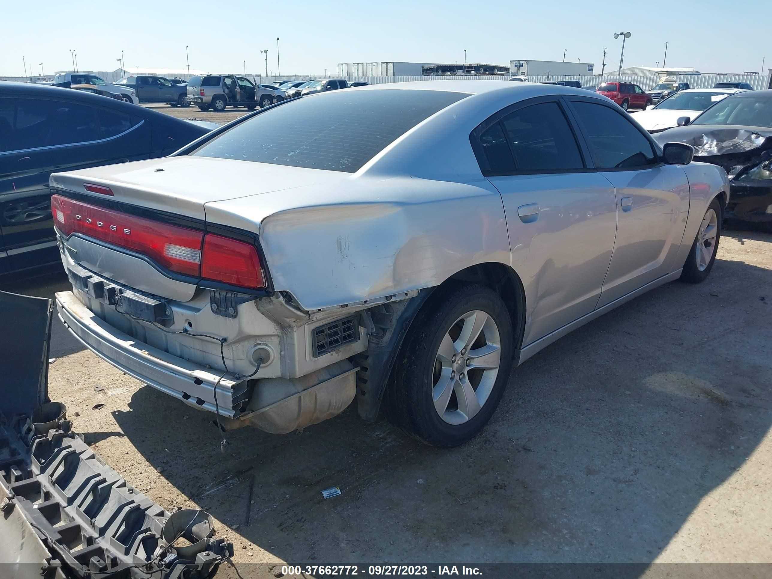 Photo 3 VIN: 2C3CDXBG2CH281632 - DODGE CHARGER 